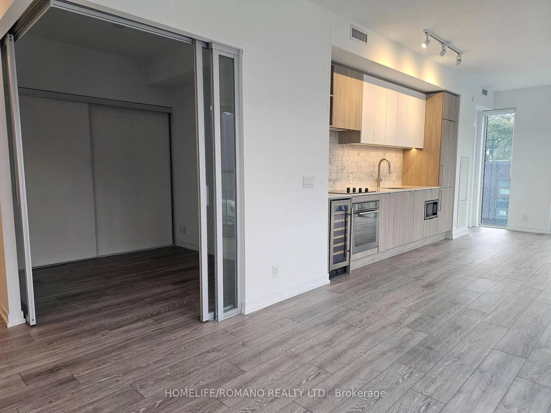 Photo 3 of Unit 332, 2020 Bathurst Street, Toronto, Humewood-Cedarvale — HOMEH