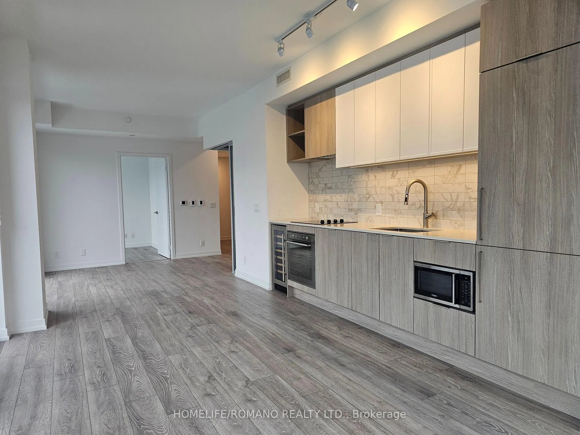 Photo 4 of Unit 332, 2020 Bathurst Street, Toronto, Humewood-Cedarvale — HOMEH
