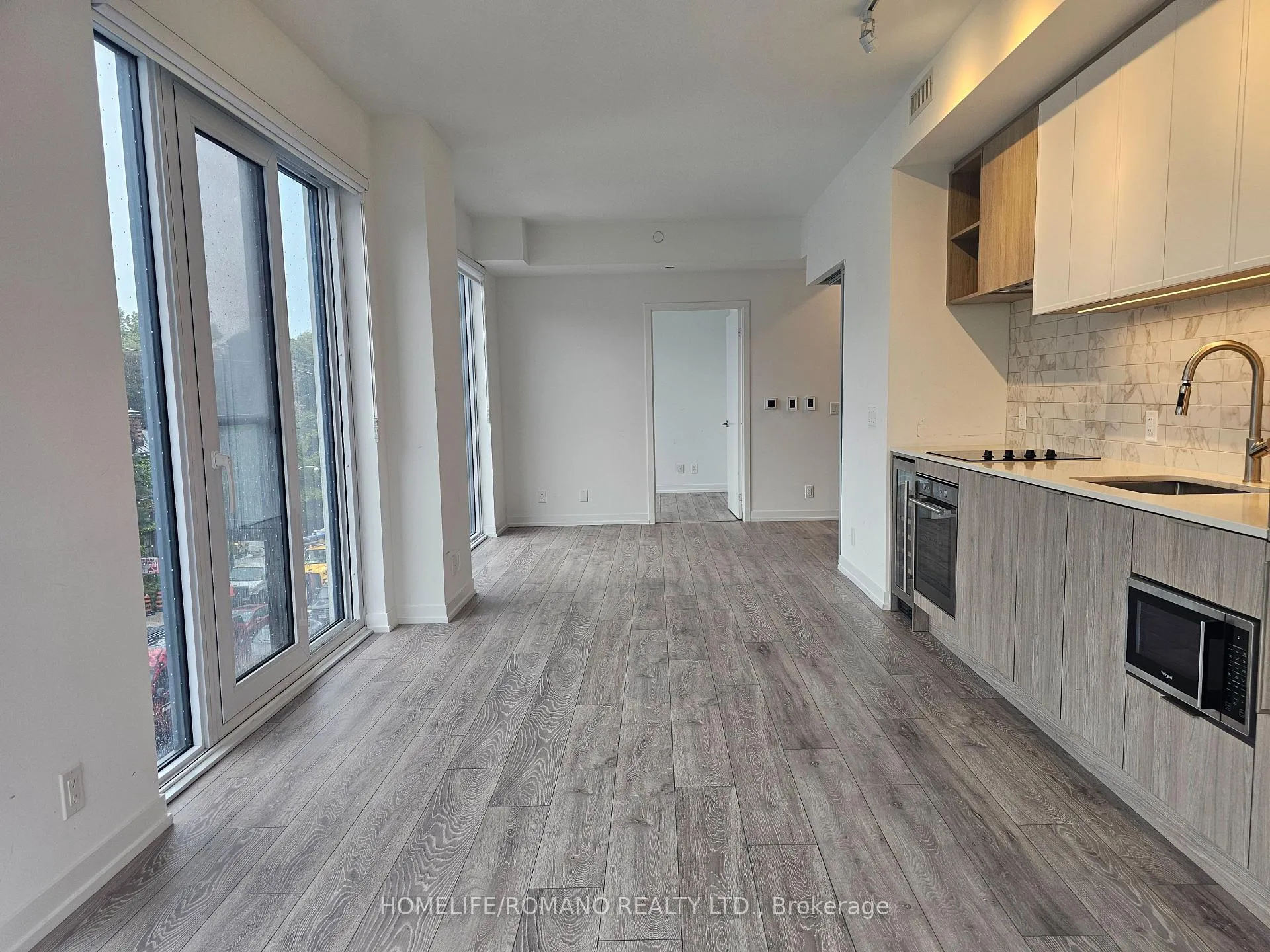 Photo 5 of Unit 332, 2020 Bathurst Street, Toronto, Humewood-Cedarvale — HOMEH