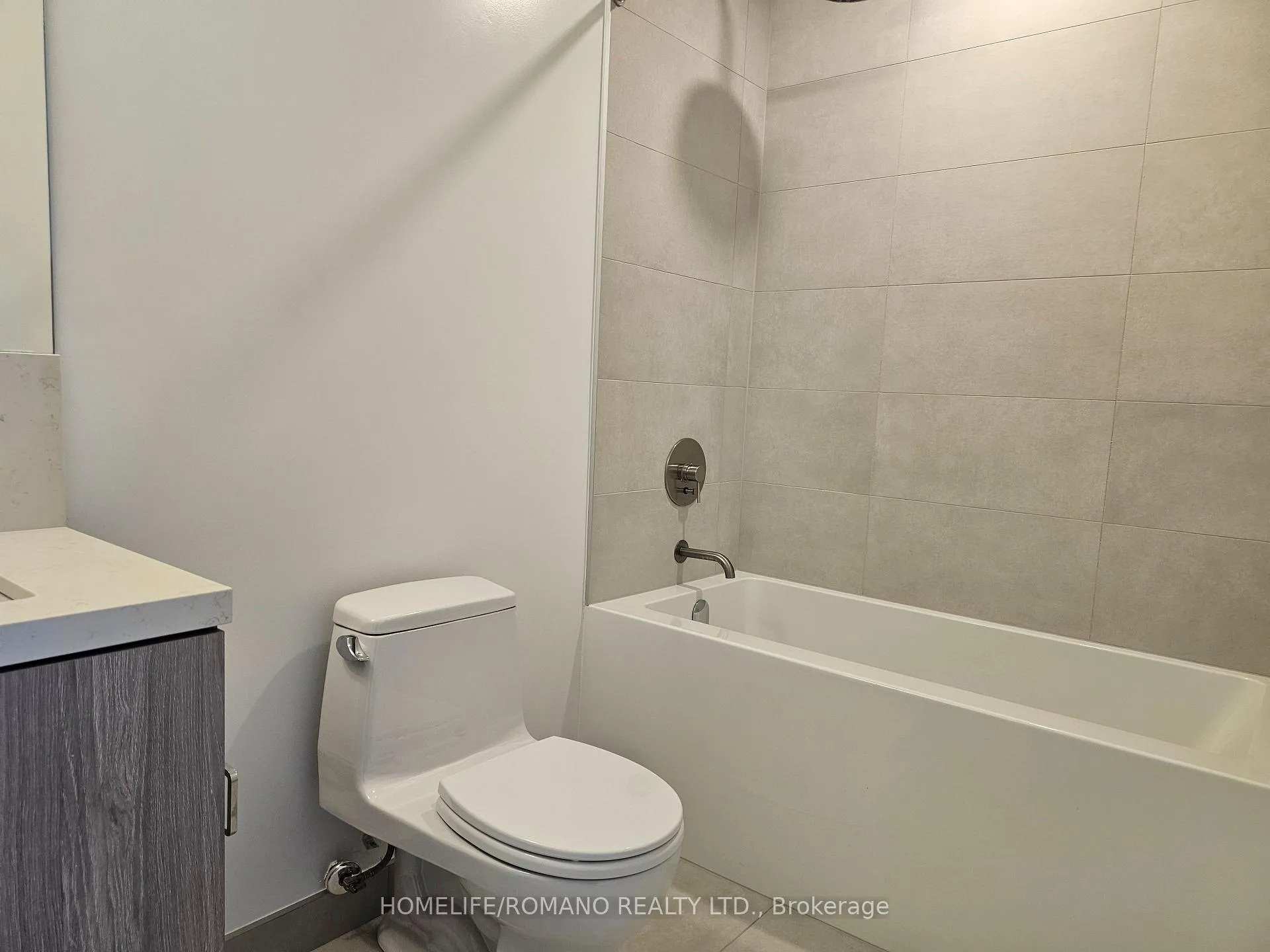 Photo 9 of Unit 332, 2020 Bathurst Street, Toronto, Humewood-Cedarvale — HOMEH