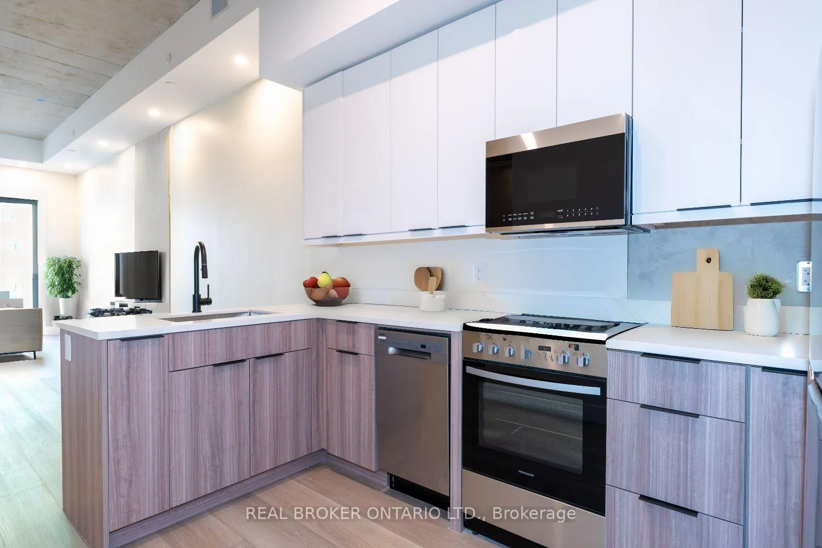 Photo 2 of Unit 505, 169 James Street S, Hamilton, Corktown — HOMEH