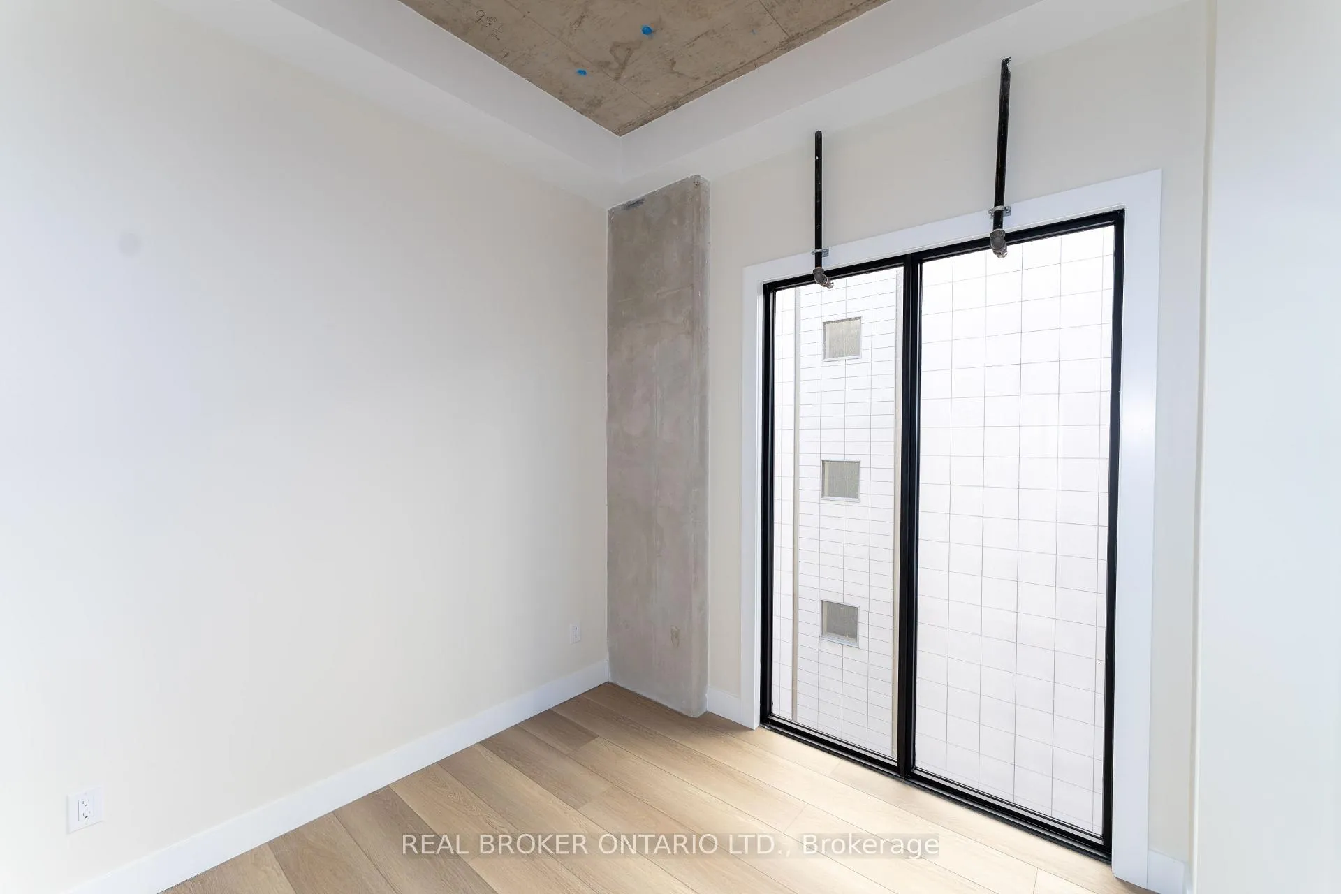 Photo 4 of Unit 505, 169 James Street S, Hamilton, Corktown — HOMEH