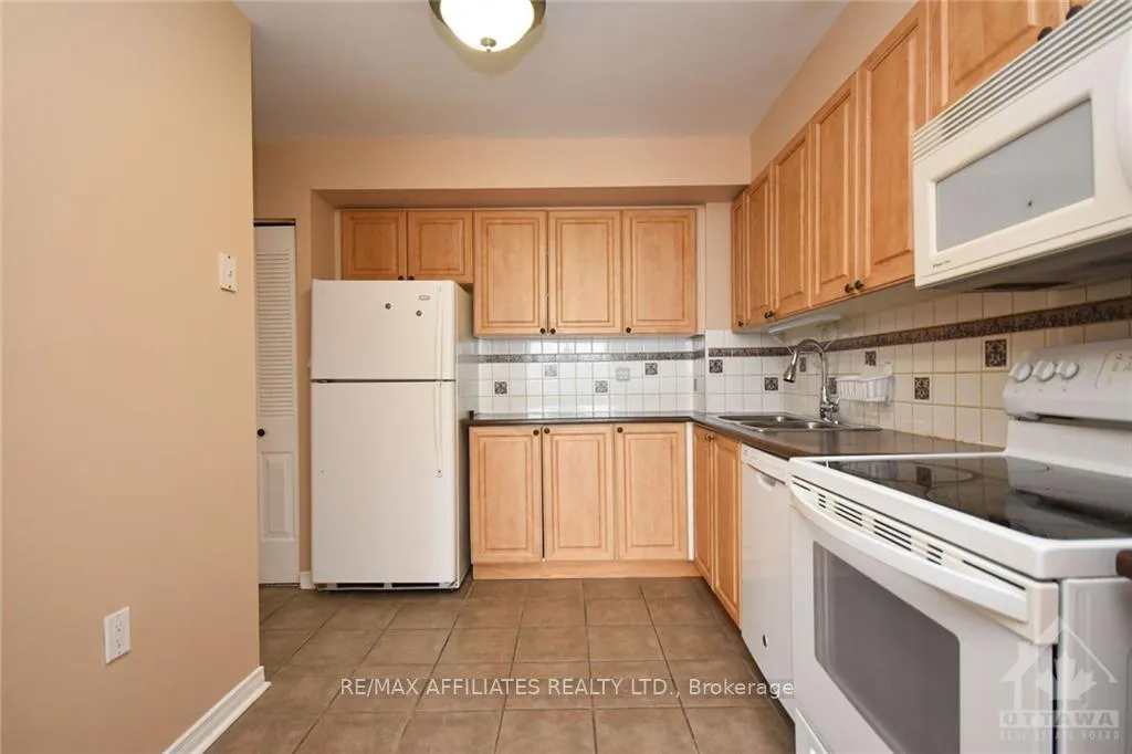 Photo 8 of Unit 512, 2760 Carousel Crescent, Ottawa, Emerald Woods/Sawmill Creek — HOMEH