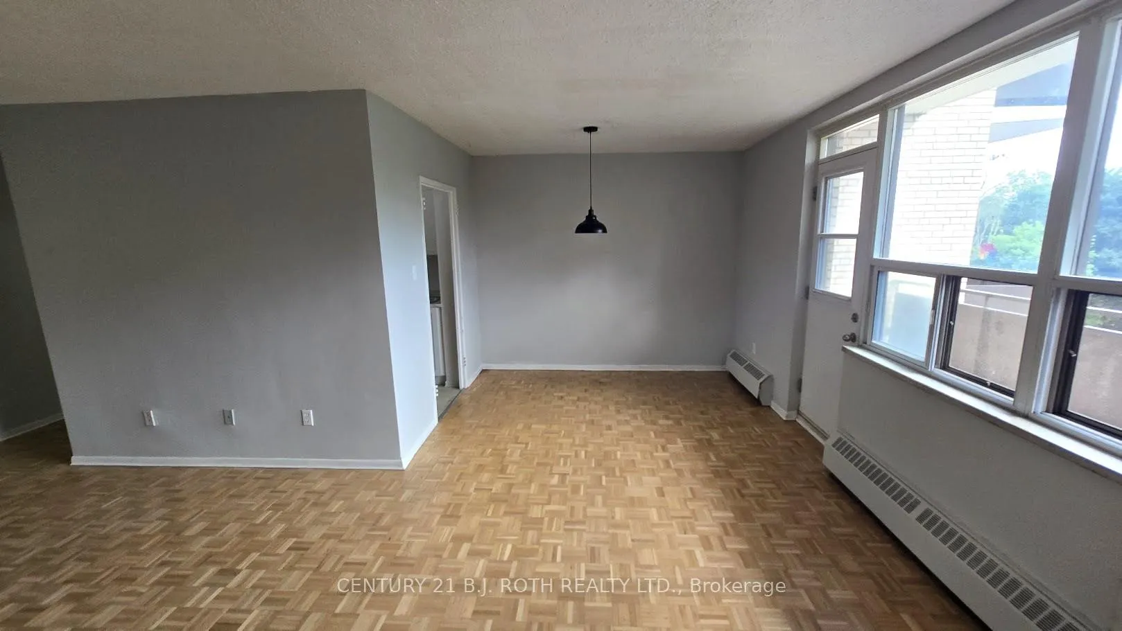 Photo 4 of Unit 507, 37 Peel Street, Barrie, City Centre — HOMEH