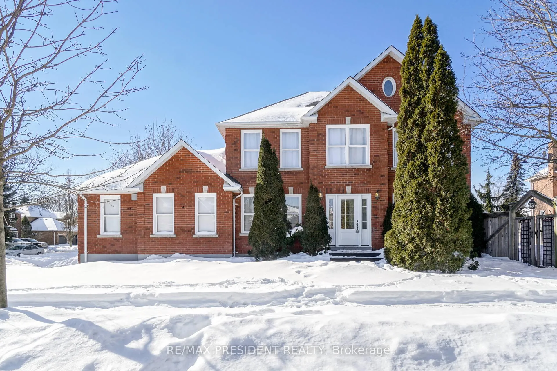 Photo 3 of 2 White Cliffe Drive, Clarington, Courtice — HOMEH