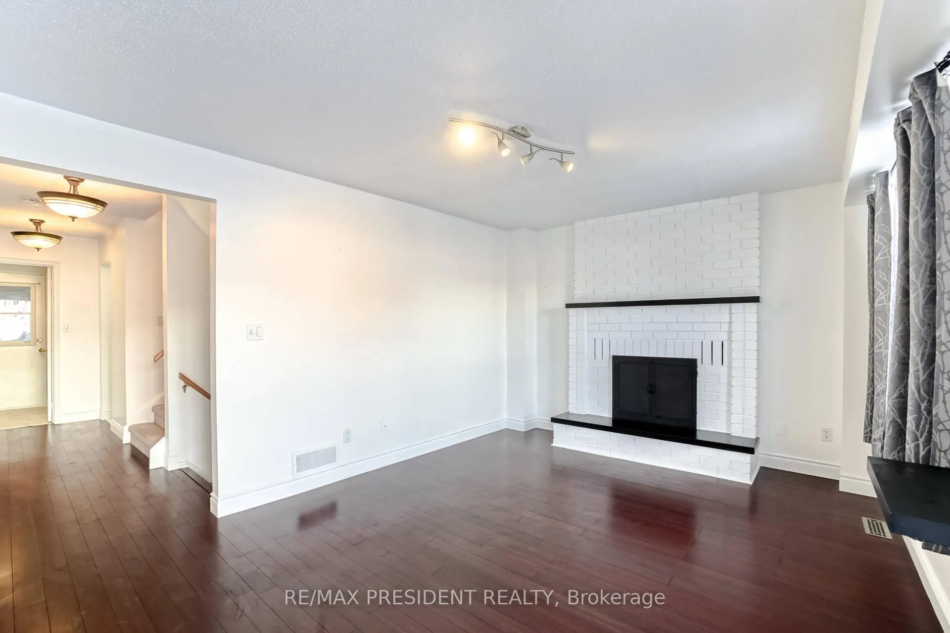 Photo 14 of 2 White Cliffe Drive, Clarington, Courtice — HOMEH