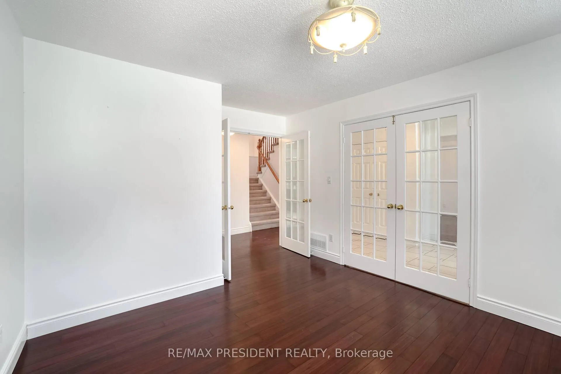 Photo 15 of 2 White Cliffe Drive, Clarington, Courtice — HOMEH
