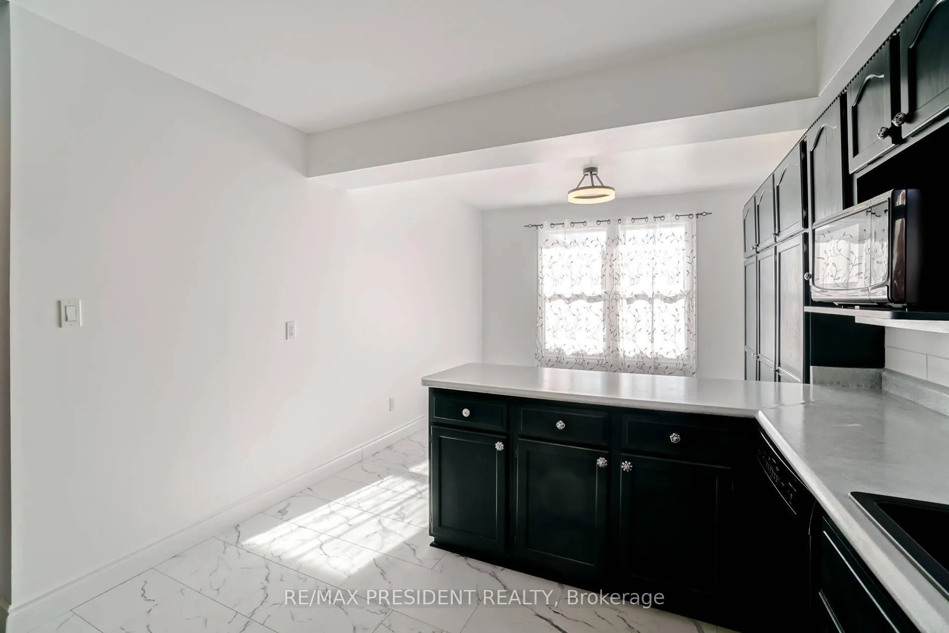 Photo 22 of 2 White Cliffe Drive, Clarington, Courtice — HOMEH