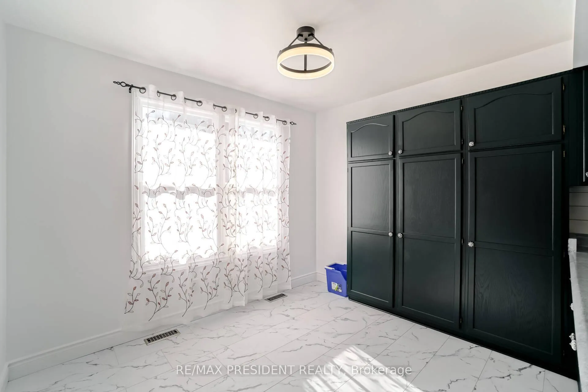 Photo 24 of 2 White Cliffe Drive, Clarington, Courtice — HOMEH