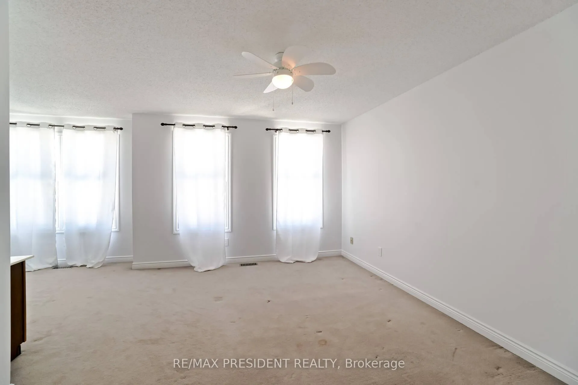 Photo 31 of 2 White Cliffe Drive, Clarington, Courtice — HOMEH