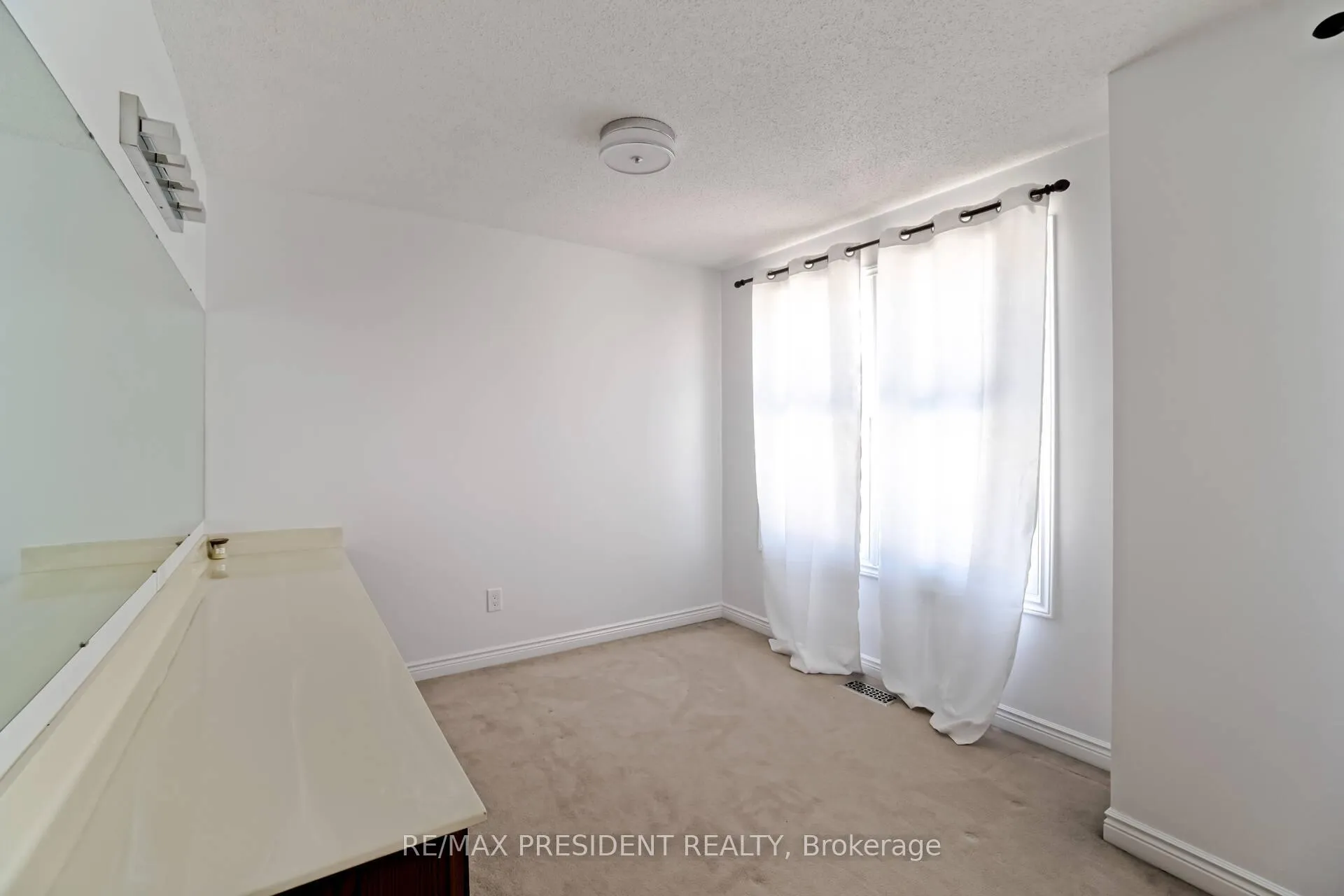 Photo 33 of 2 White Cliffe Drive, Clarington, Courtice — HOMEH