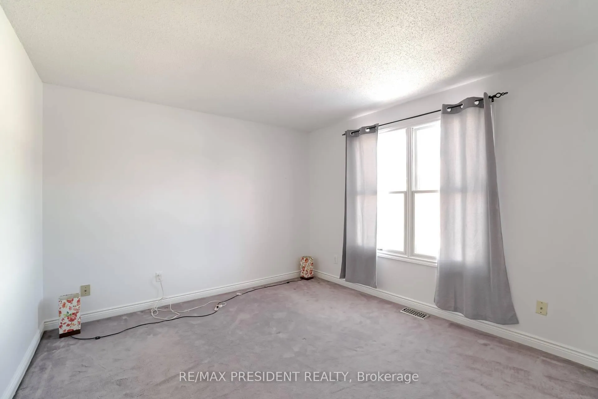 Photo 41 of 2 White Cliffe Drive, Clarington, Courtice — HOMEH