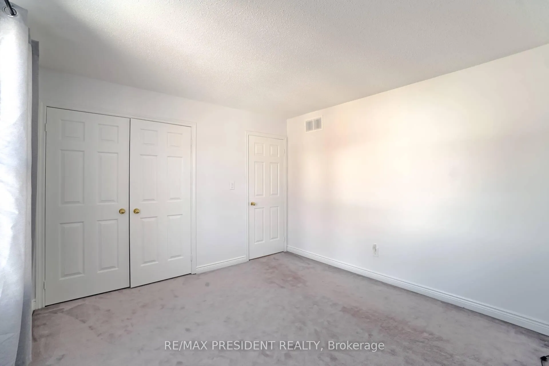 Photo 42 of 2 White Cliffe Drive, Clarington, Courtice — HOMEH