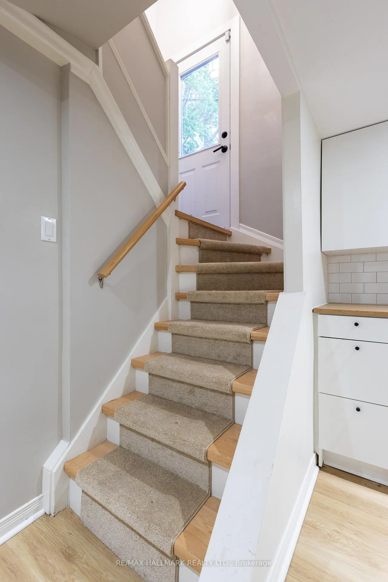 Photo 4 of Unit lower, 96 Glen Davis Crescent, Toronto, East End-Danforth — HOMEH