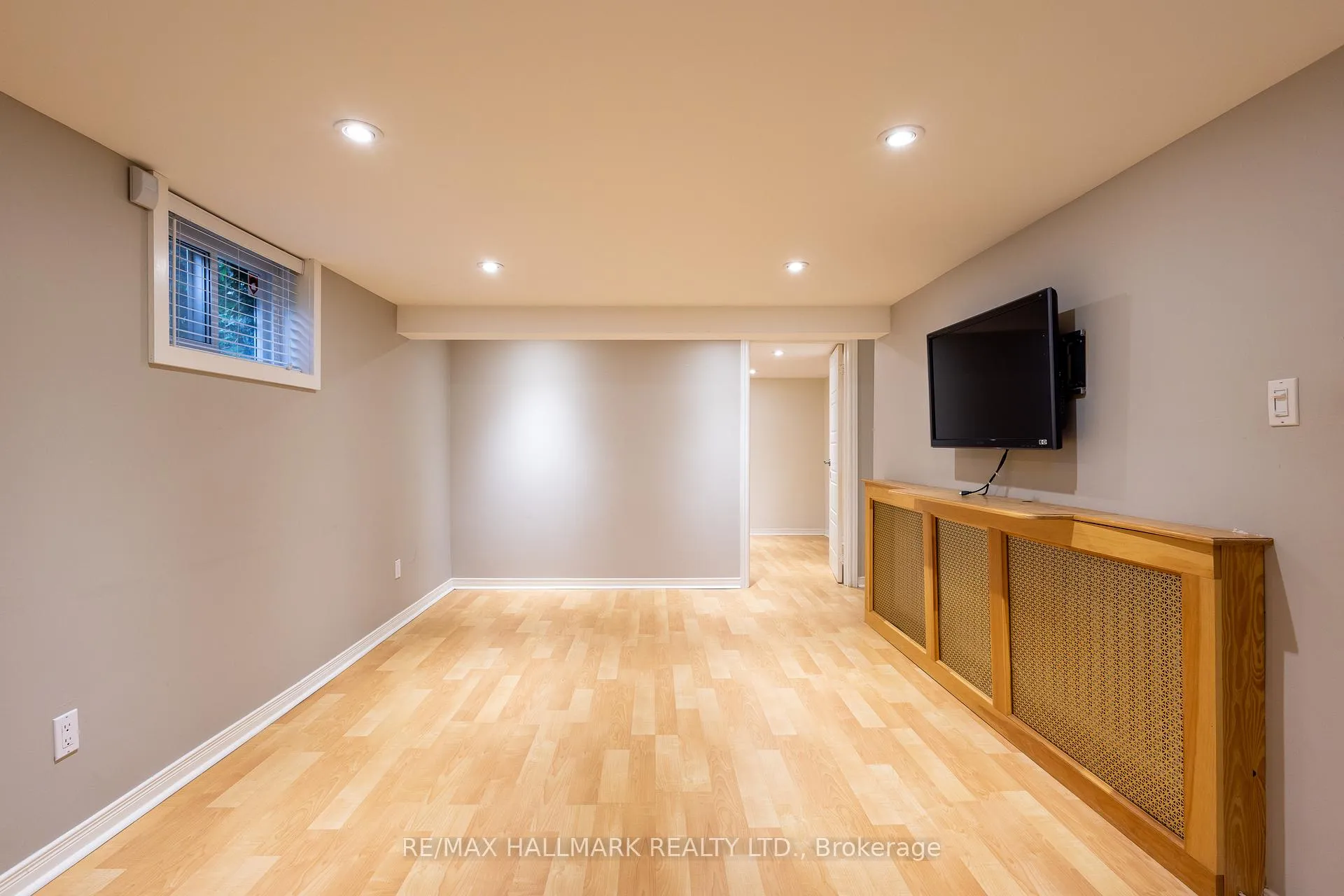Photo 7 of Unit lower, 96 Glen Davis Crescent, Toronto, East End-Danforth — HOMEH