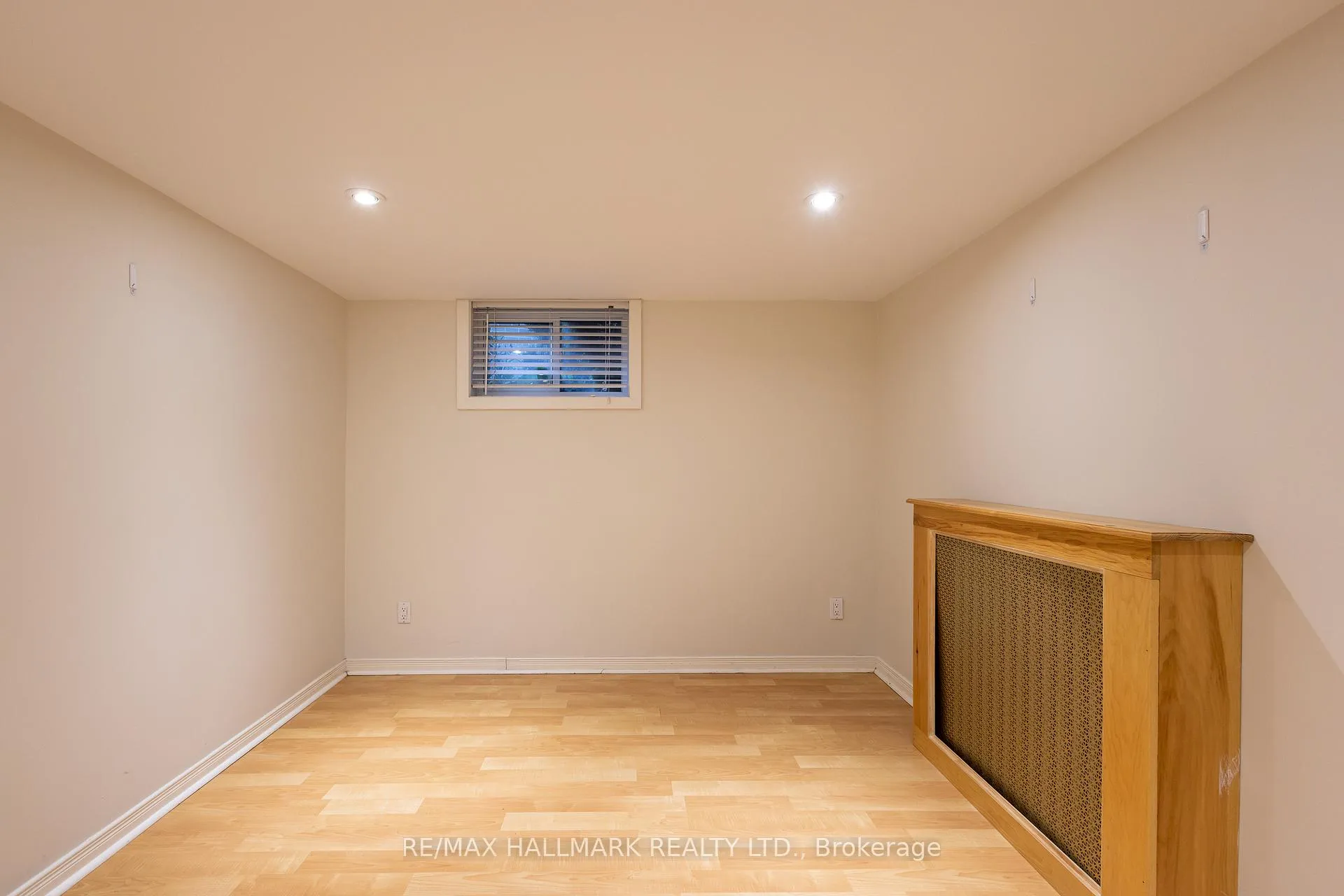 Photo 9 of Unit lower, 96 Glen Davis Crescent, Toronto, East End-Danforth — HOMEH