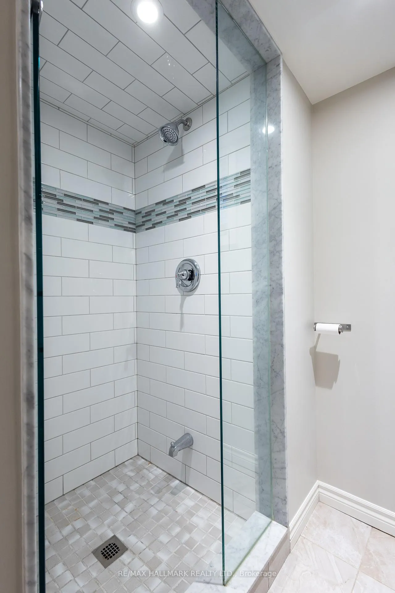 Photo 12 of Unit lower, 96 Glen Davis Crescent, Toronto, East End-Danforth — HOMEH