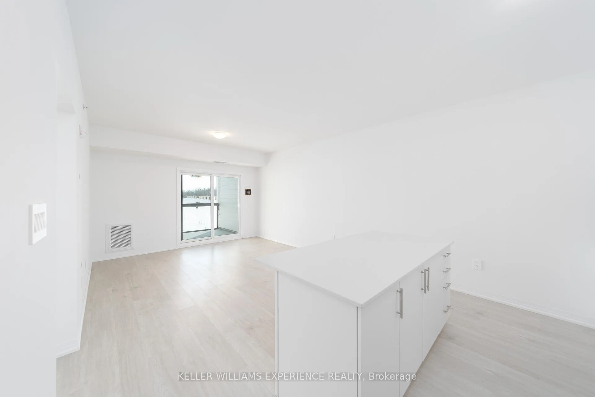 Photo 5 of Unit 305, 15 Kneeshaw Drive, Barrie, Rural Barrie Southeast — HOMEH