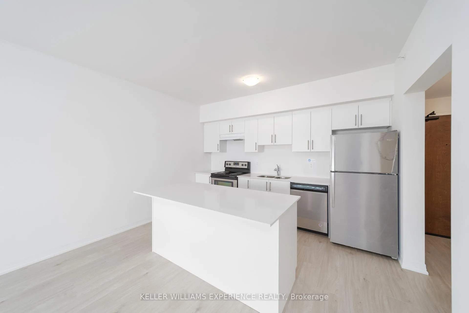 Photo 8 of Unit 305, 15 Kneeshaw Drive, Barrie, Rural Barrie Southeast — HOMEH