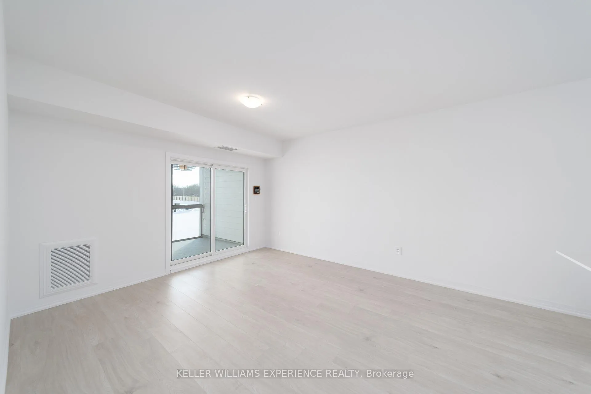 Photo 10 of Unit 305, 15 Kneeshaw Drive, Barrie, Rural Barrie Southeast — HOMEH