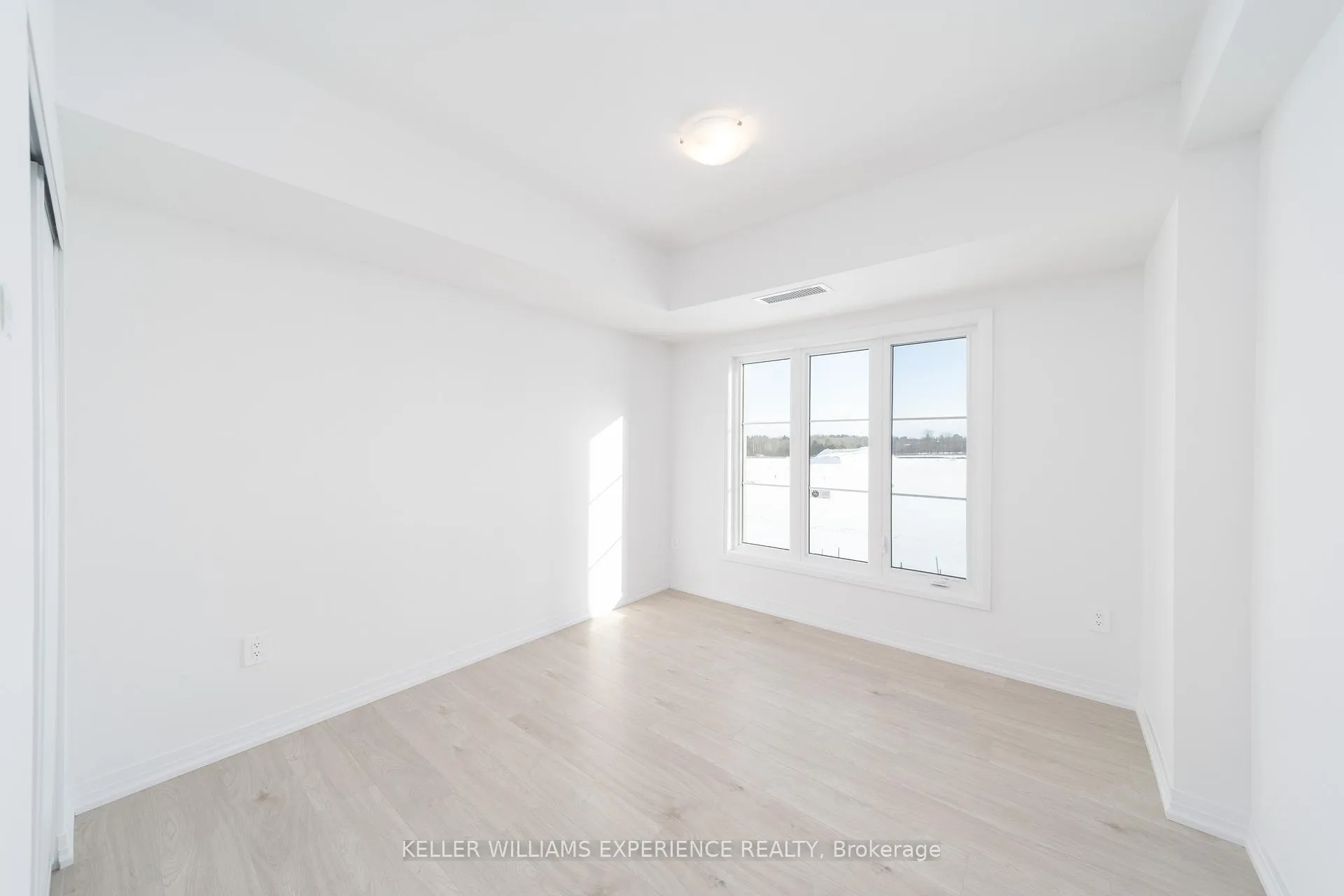 Photo 14 of Unit 305, 15 Kneeshaw Drive, Barrie, Rural Barrie Southeast — HOMEH
