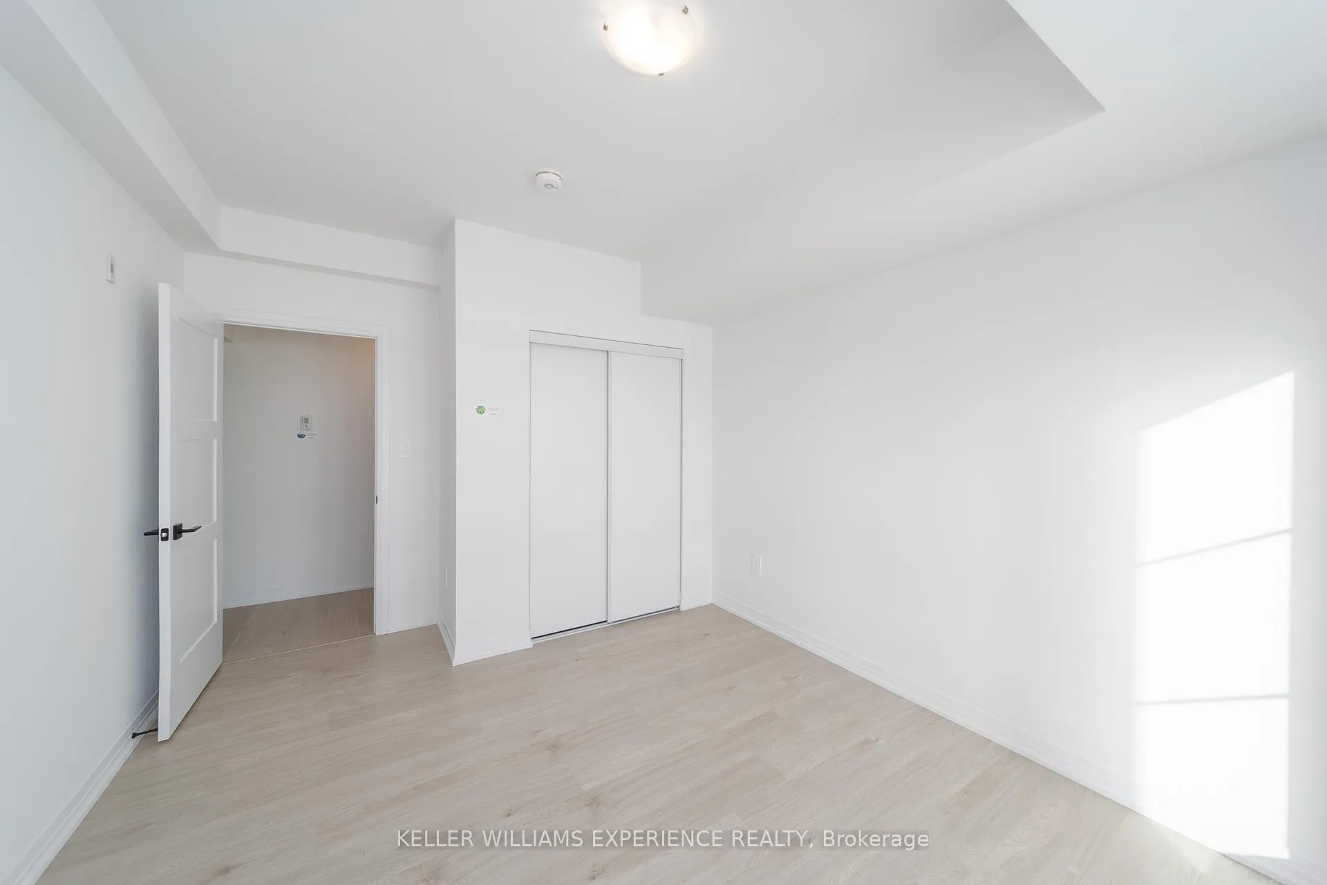 Photo 15 of Unit 305, 15 Kneeshaw Drive, Barrie, Rural Barrie Southeast — HOMEH
