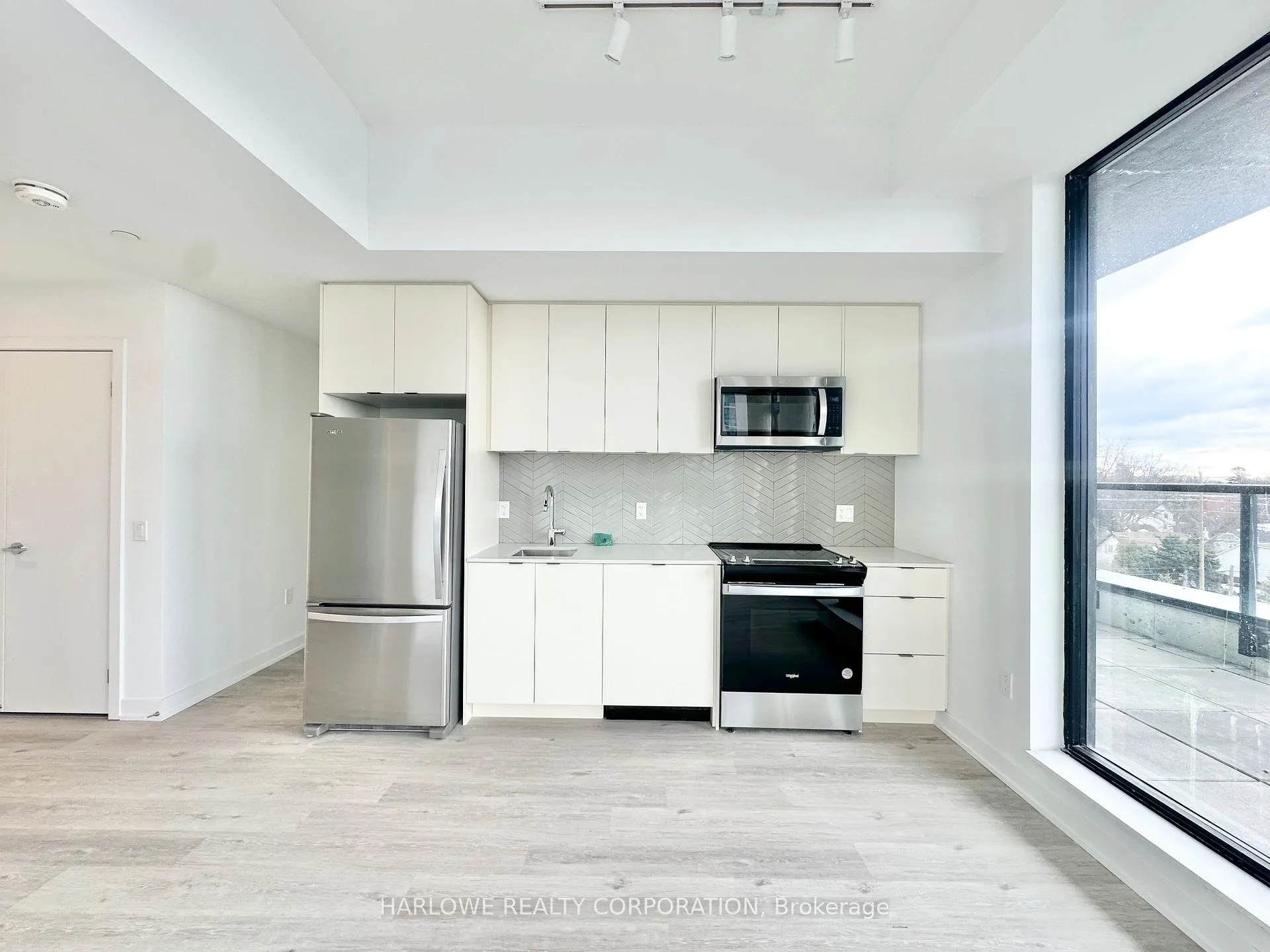 Front of Unit PH520 D, 1614 Charles Street