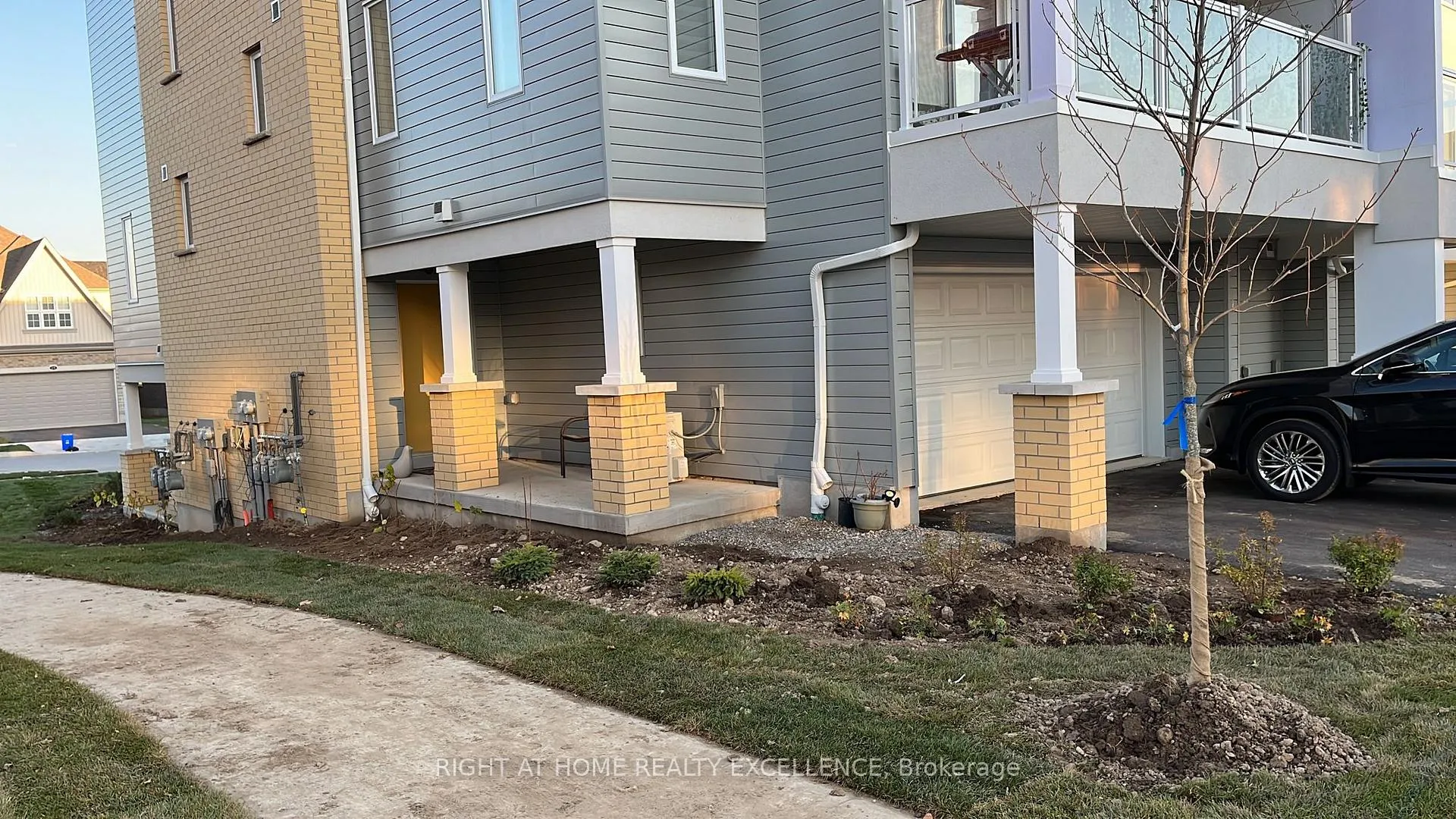 Photo 2 of 82 Progress Crescent, Kitchener — HOMEH