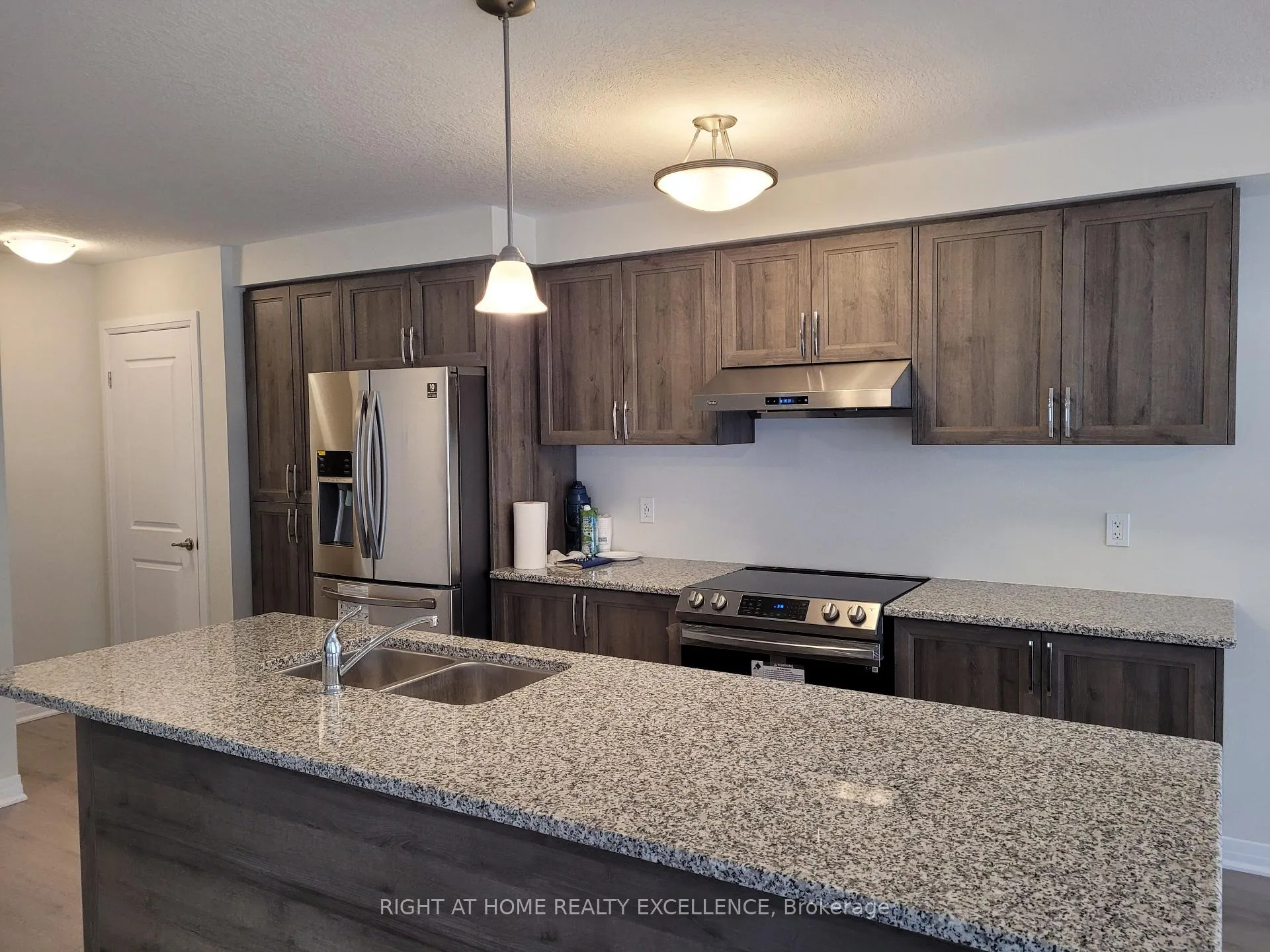 Photo 4 of 82 Progress Crescent, Kitchener — HOMEH