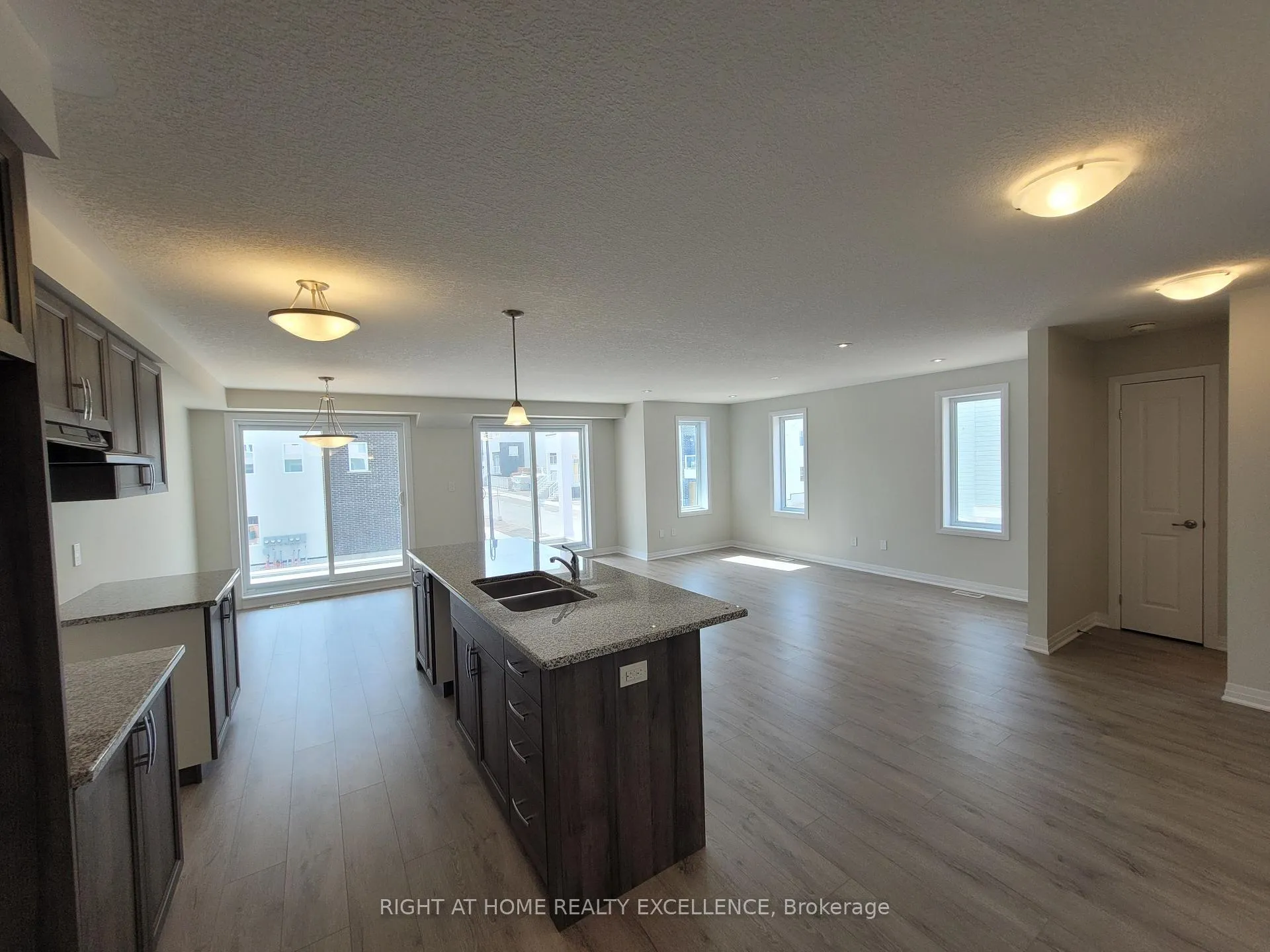 Photo 5 of 82 Progress Crescent, Kitchener — HOMEH