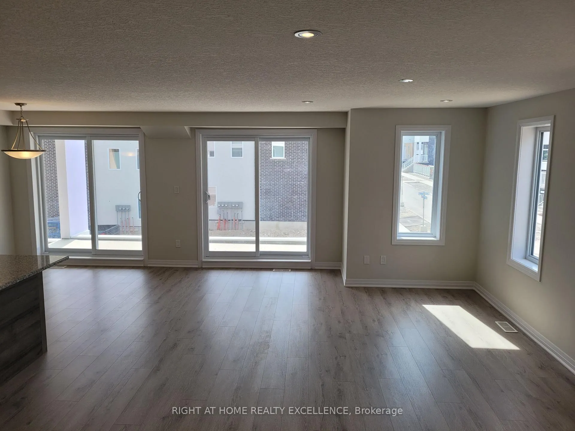 Photo 7 of 82 Progress Crescent, Kitchener — HOMEH