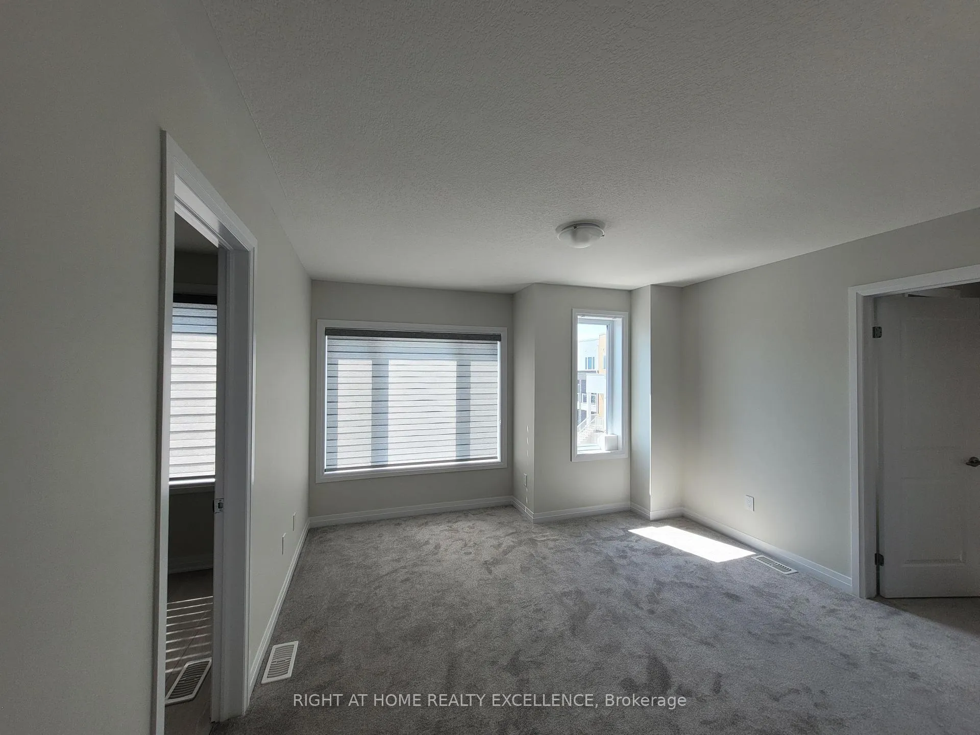 Photo 8 of 82 Progress Crescent, Kitchener — HOMEH