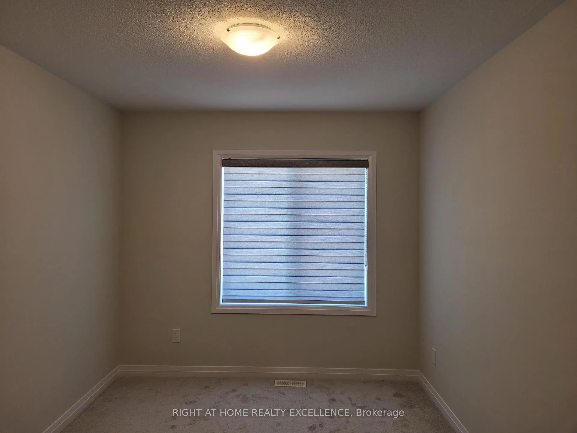 Photo 9 of 82 Progress Crescent, Kitchener — HOMEH