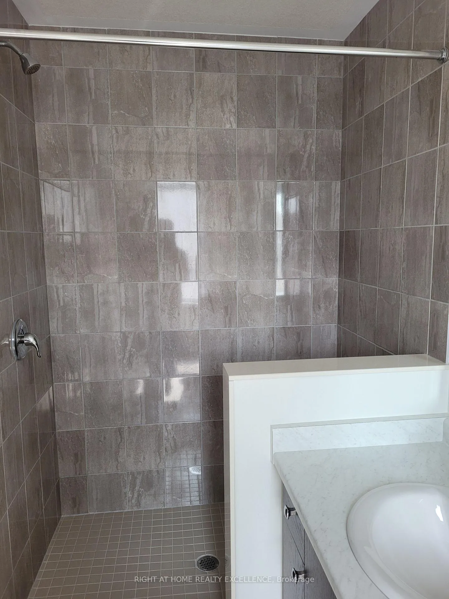 Photo 12 of 82 Progress Crescent, Kitchener — HOMEH