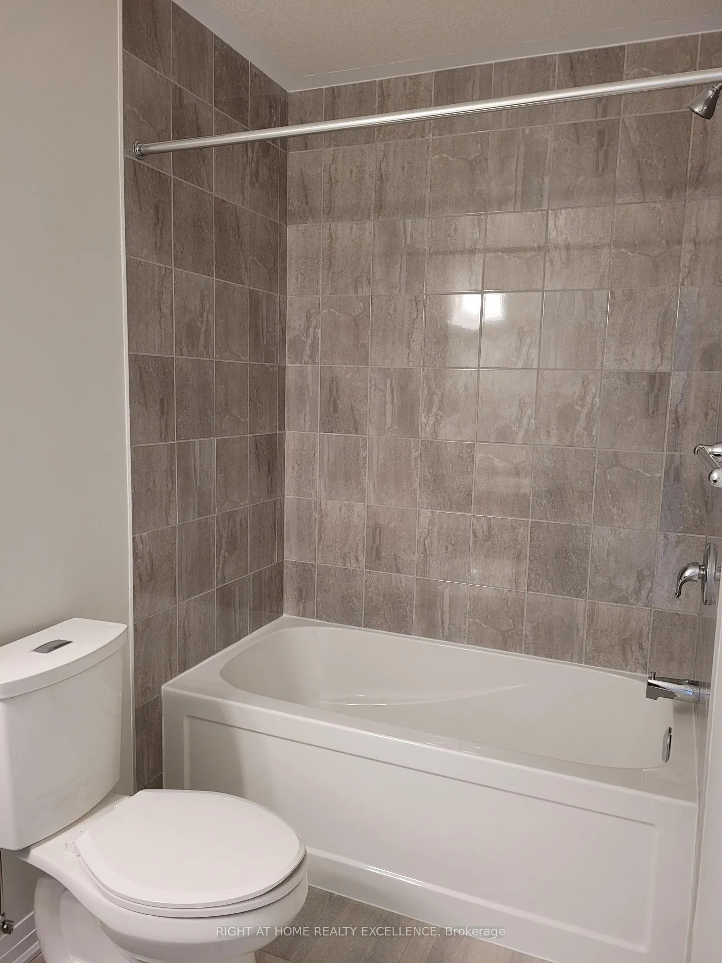 Photo 13 of 82 Progress Crescent, Kitchener — HOMEH