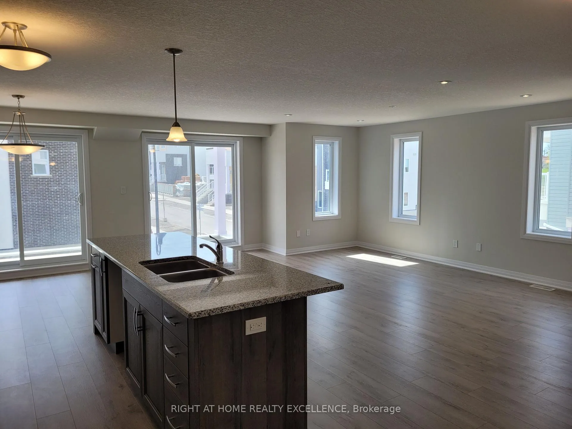 Photo 15 of 82 Progress Crescent, Kitchener — HOMEH