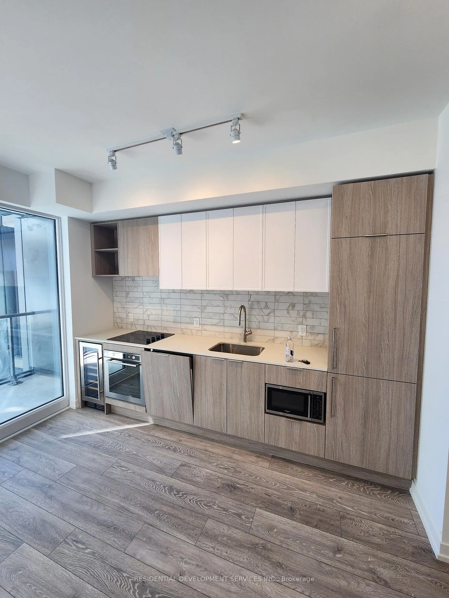 Front of Unit 1601, 2020 Bathurst Street