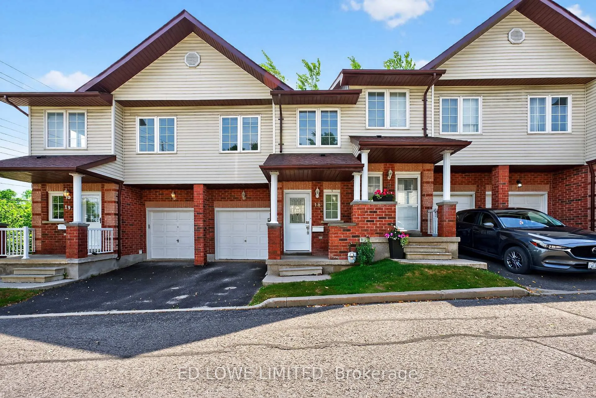 Front of Unit 18, 488 Yonge Street