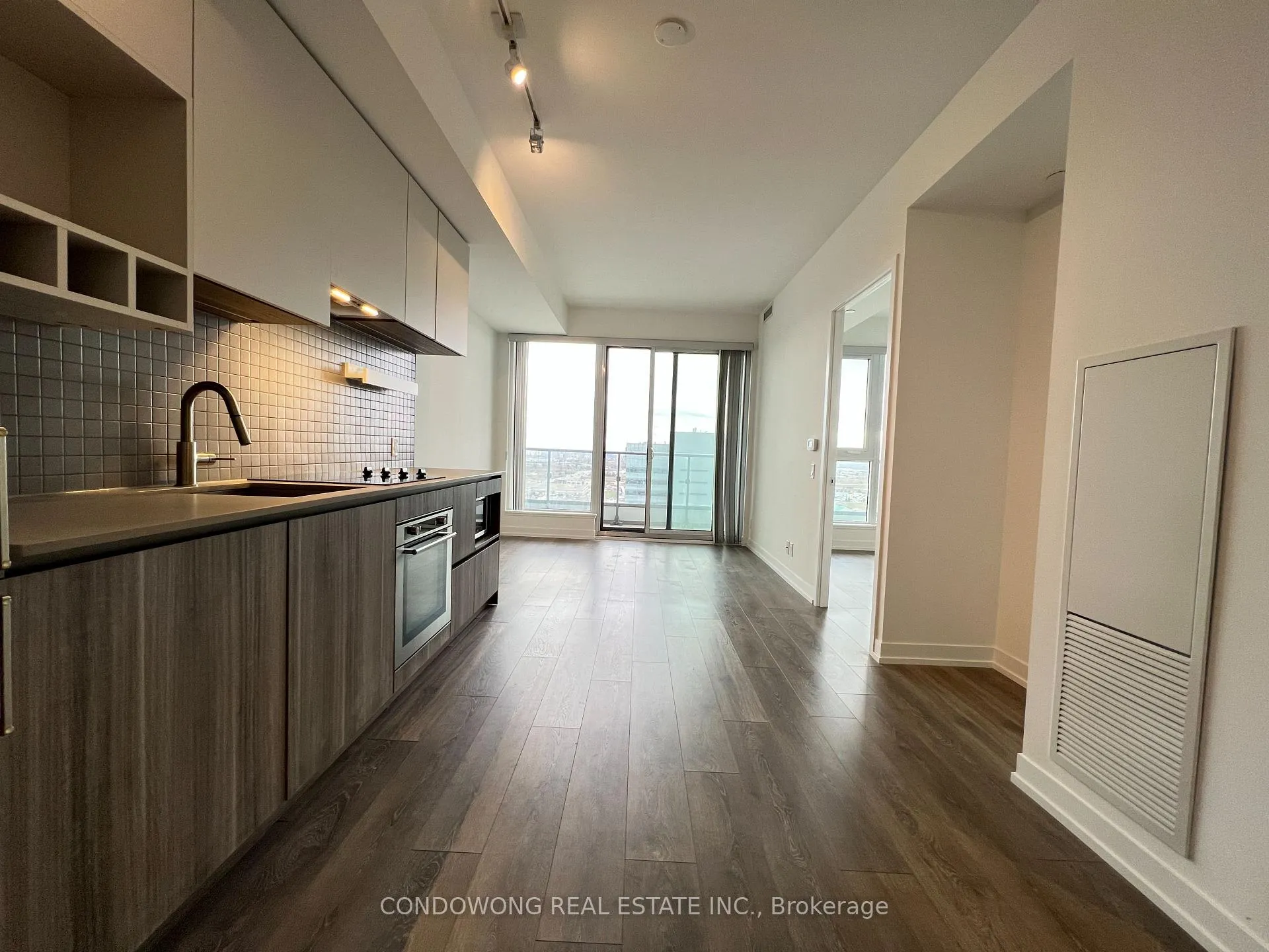 Front of Unit 2508, 5 Buttermill Avenue