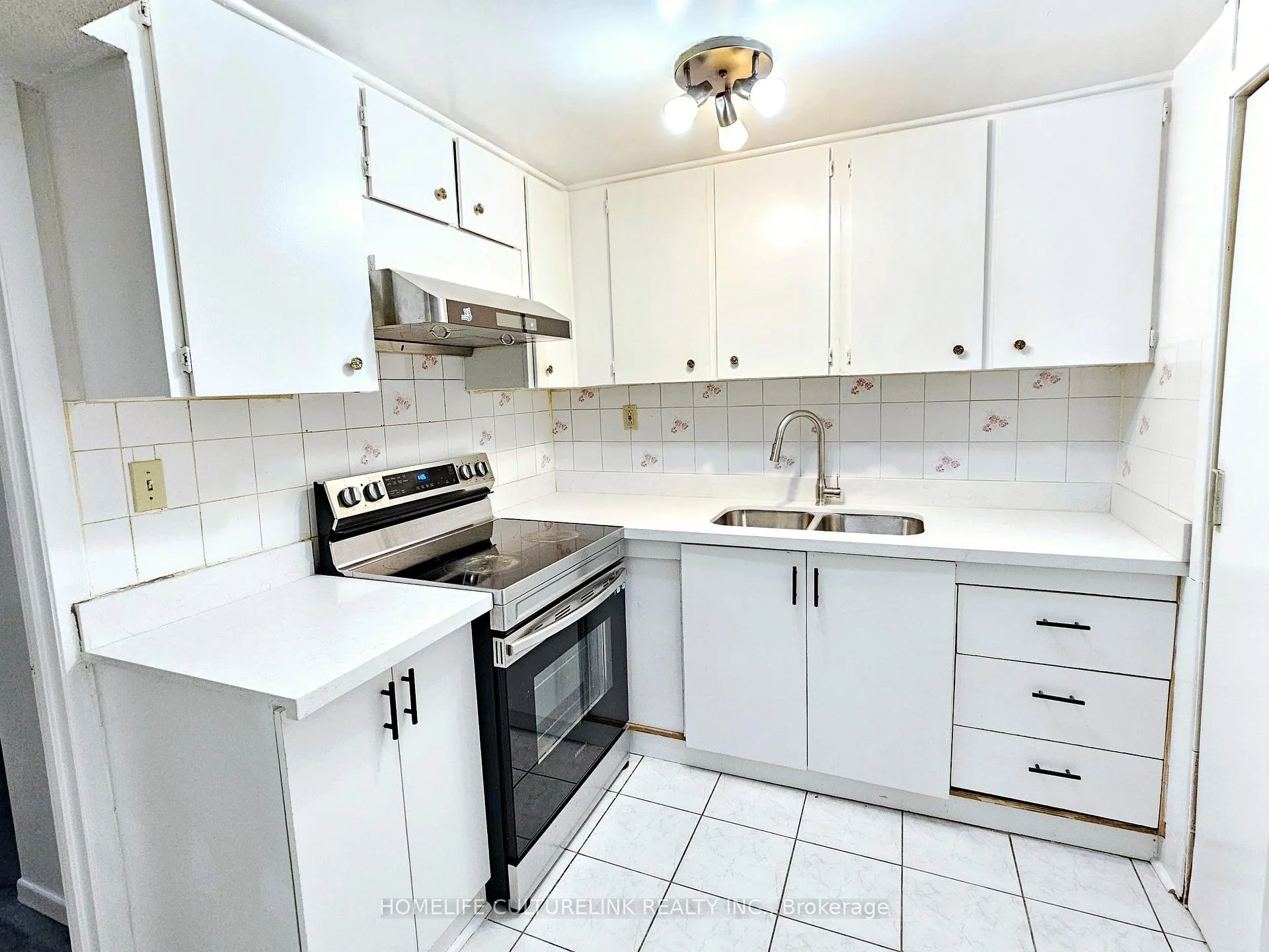 Photo 2 of Unit Bsmt, 20 Karen Miles Crescent, Markham, Middlefield — HOMEH