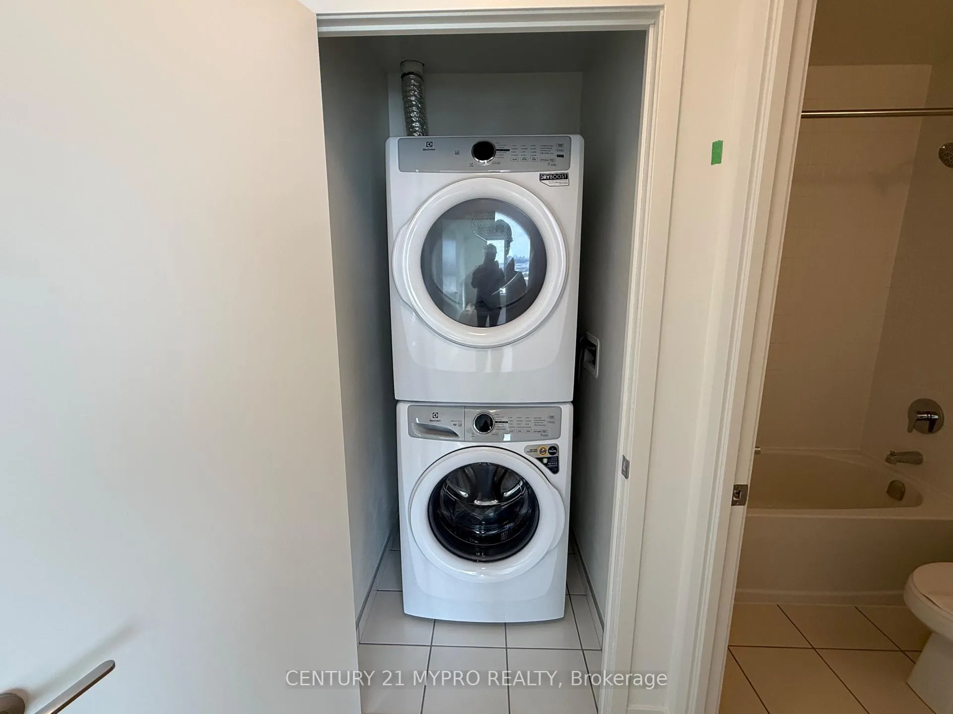 Photo 8 of Unit 2101, 38 Andre De Grasse Street, Markham, Unionville — HOMEH