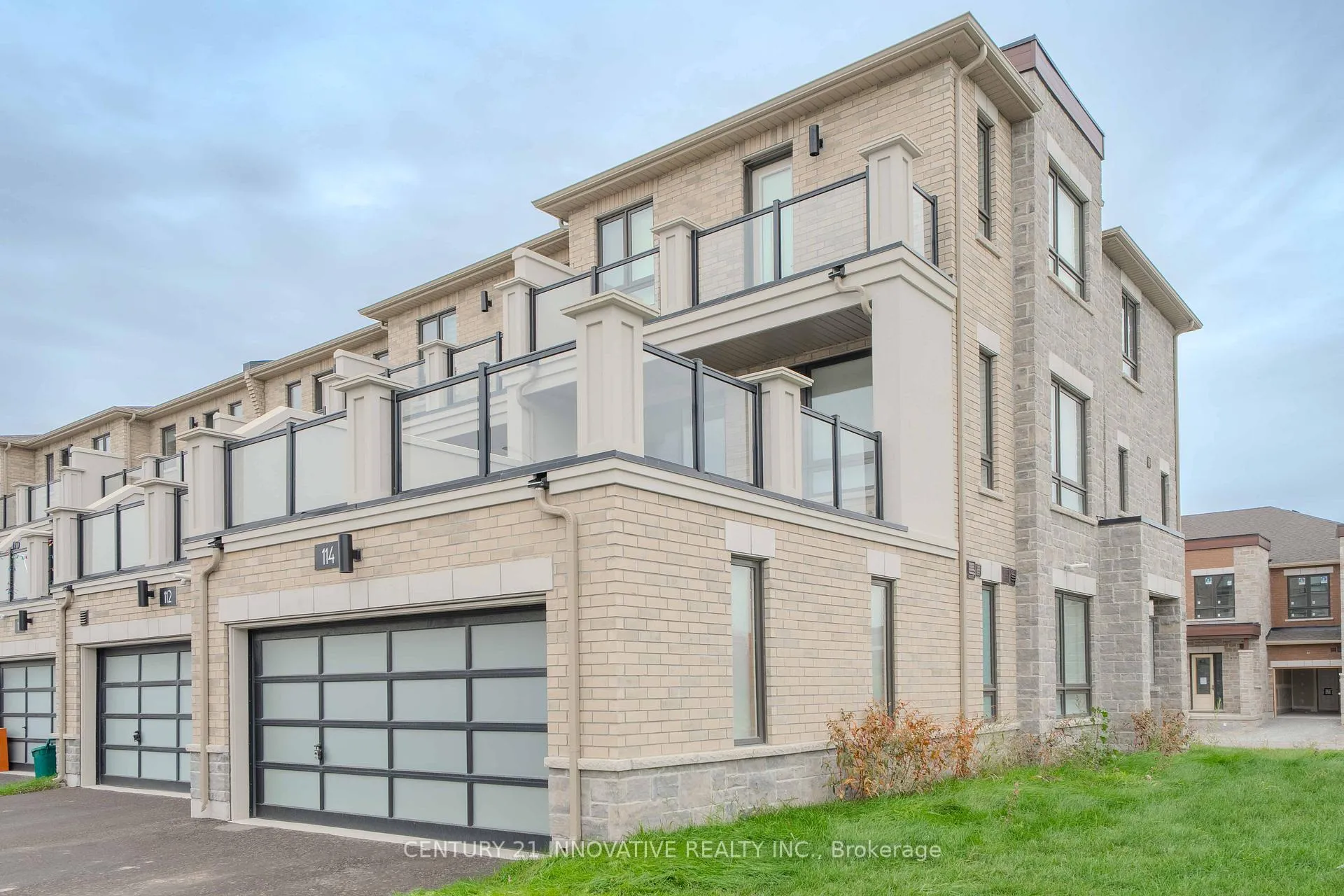 Photo 2 of 114 Robert Eaton Avenue, Markham, Middlefield — HOMEH