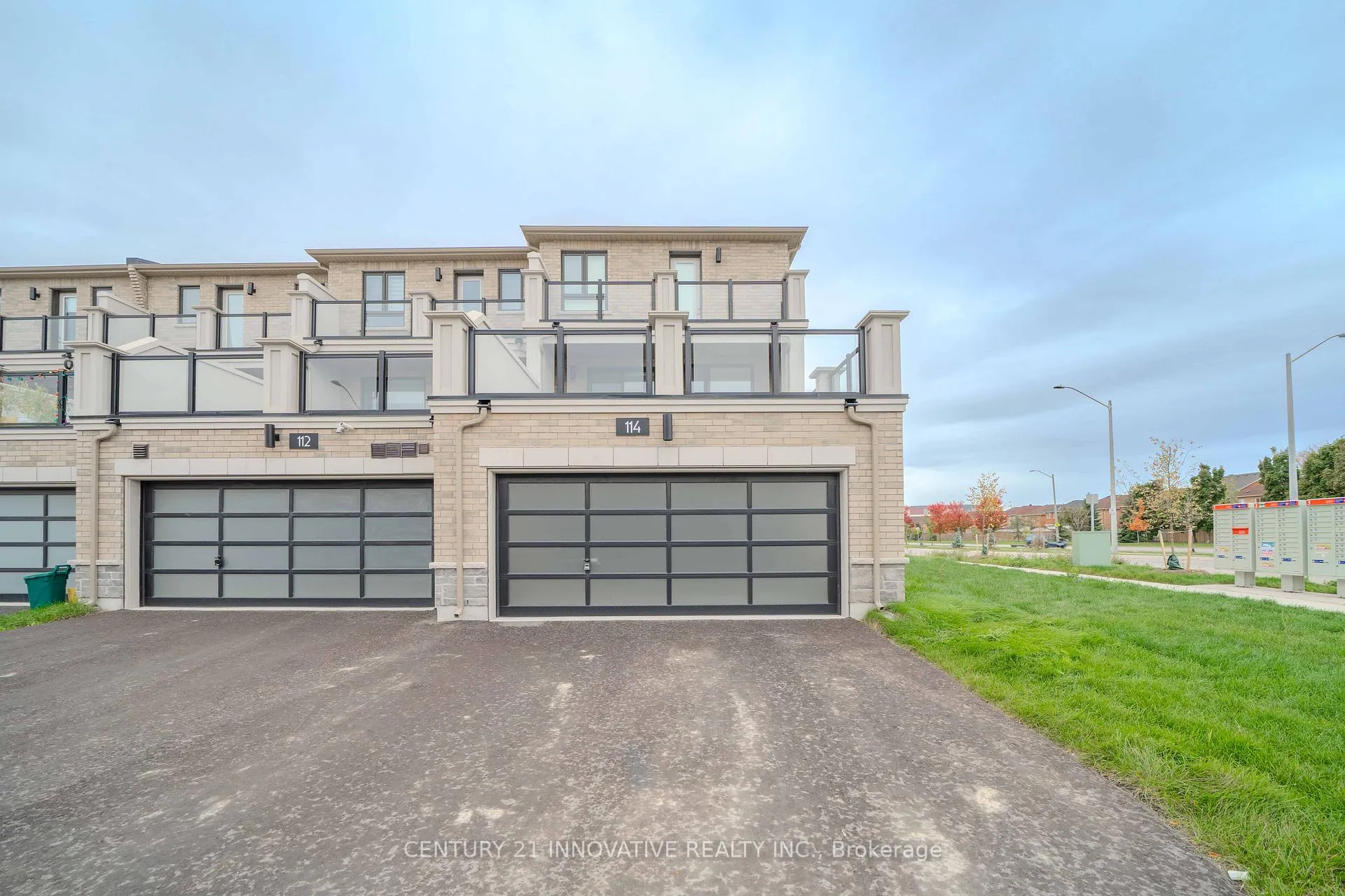 Photo 3 of 114 Robert Eaton Avenue, Markham, Middlefield — HOMEH