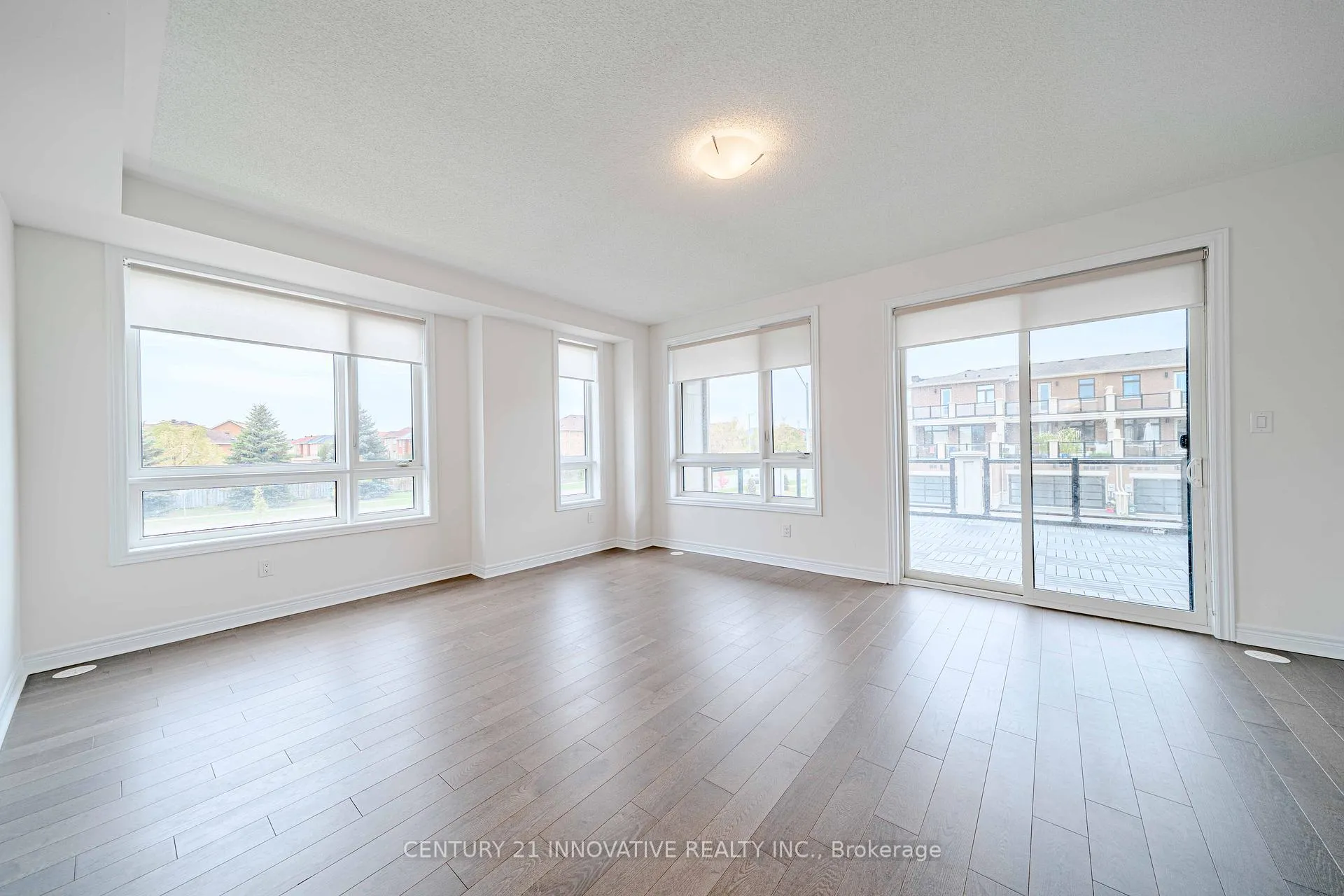Photo 12 of 114 Robert Eaton Avenue, Markham, Middlefield — HOMEH