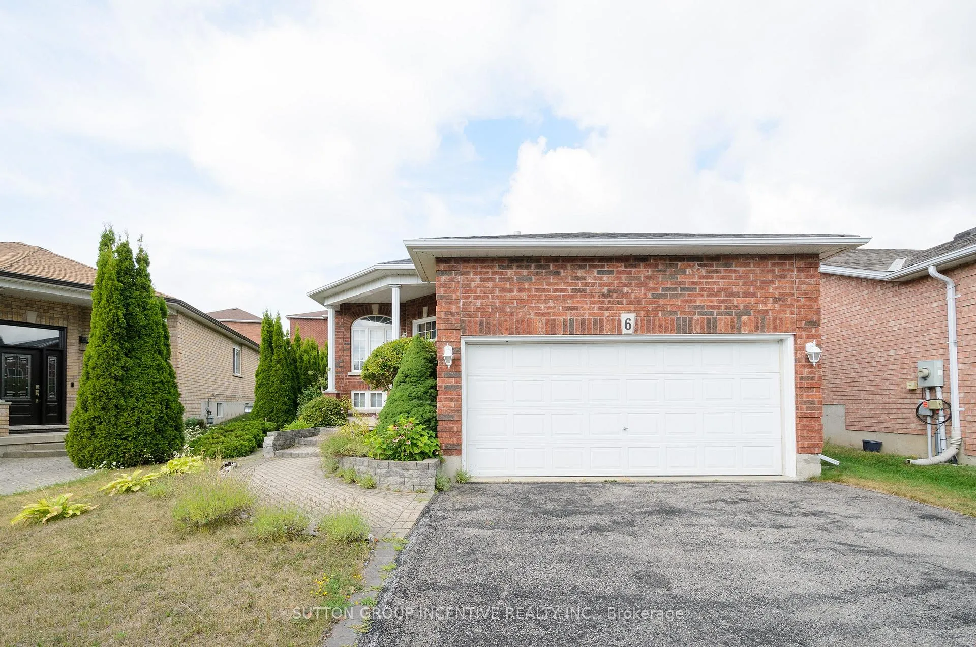 Photo 1 of 6 Brown Wood Drive, Barrie, Little Lake — HOMEH