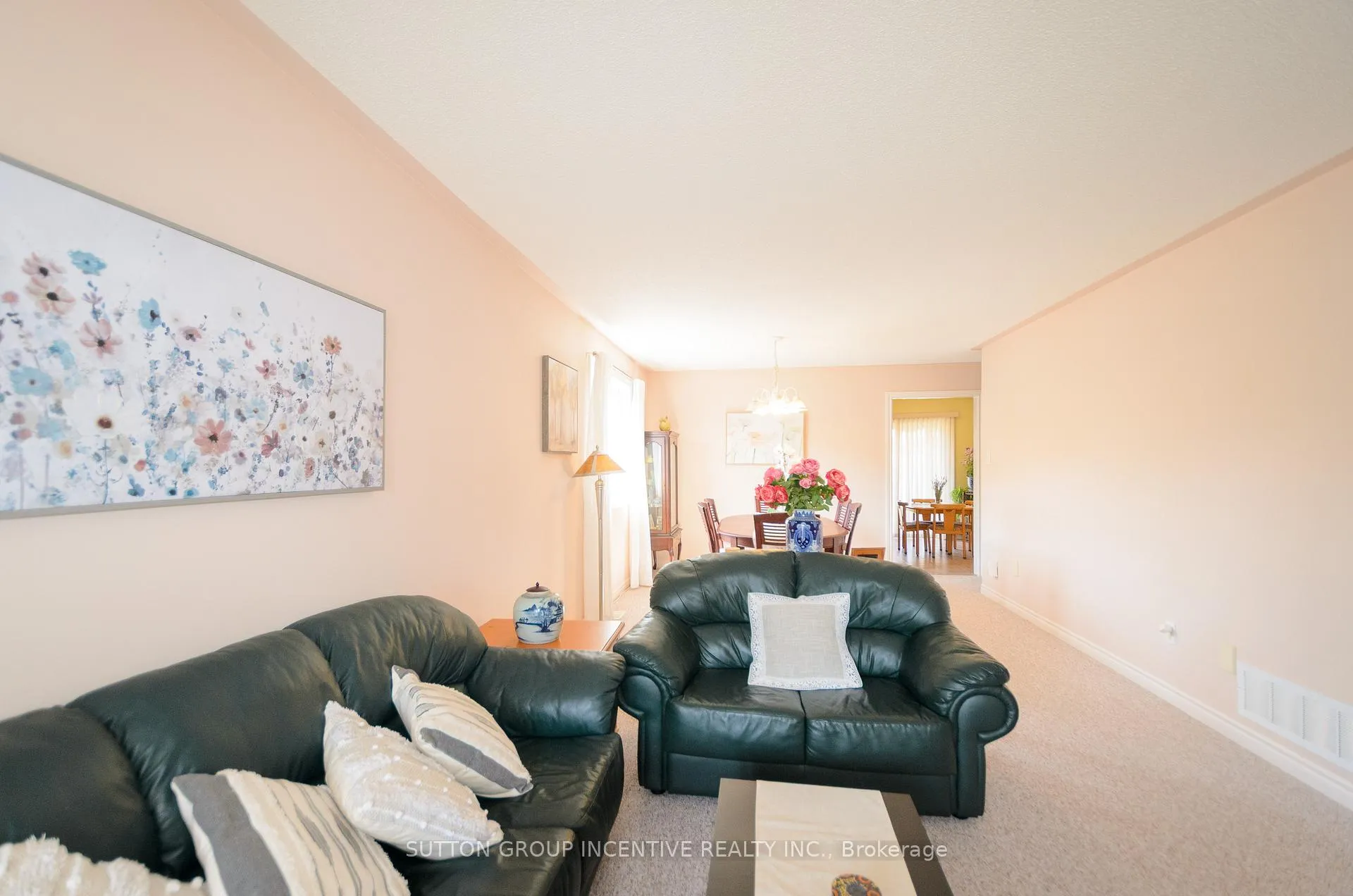 Photo 4 of 6 Brown Wood Drive, Barrie, Little Lake — HOMEH