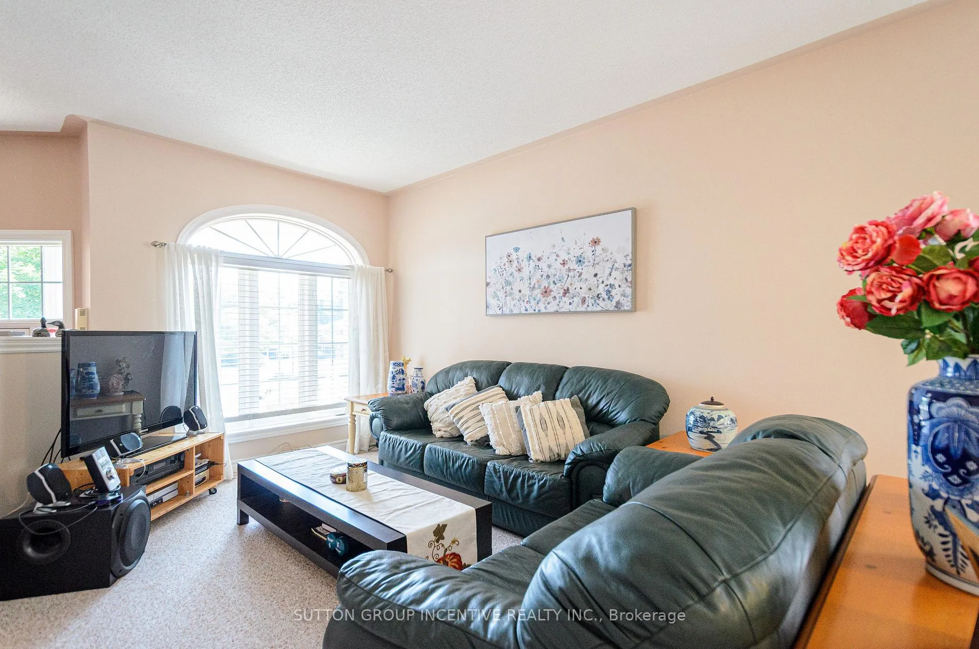Photo 5 of 6 Brown Wood Drive, Barrie, Little Lake — HOMEH