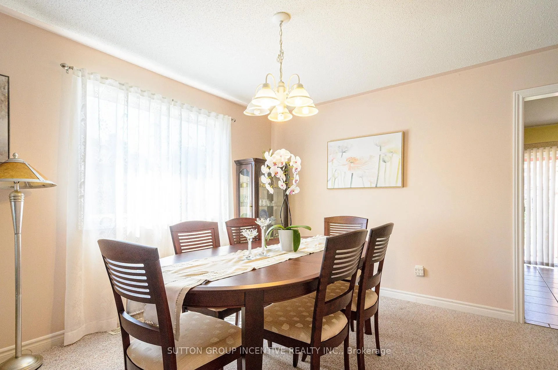 Photo 8 of 6 Brown Wood Drive, Barrie, Little Lake — HOMEH
