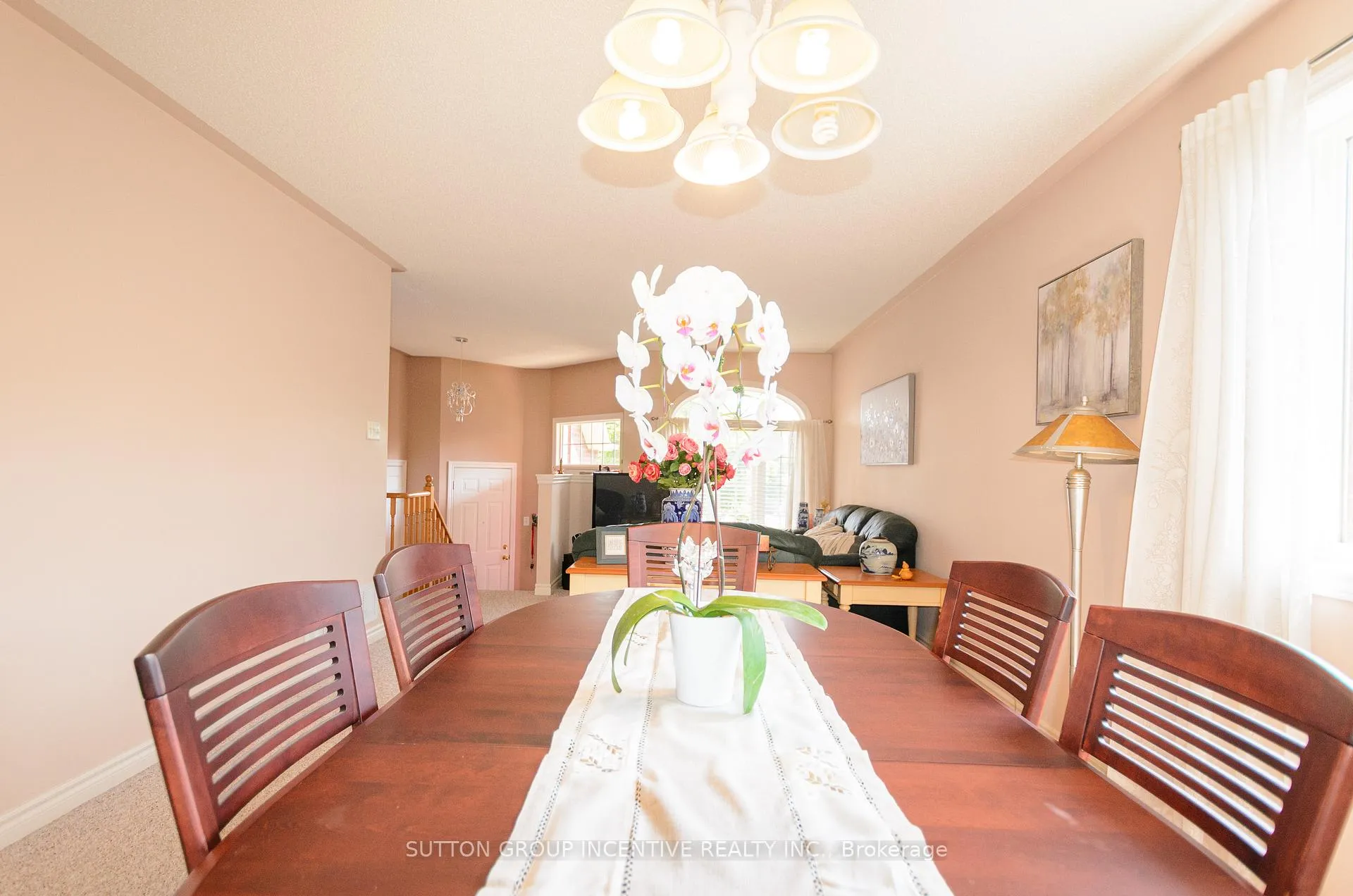 Photo 9 of 6 Brown Wood Drive, Barrie, Little Lake — HOMEH