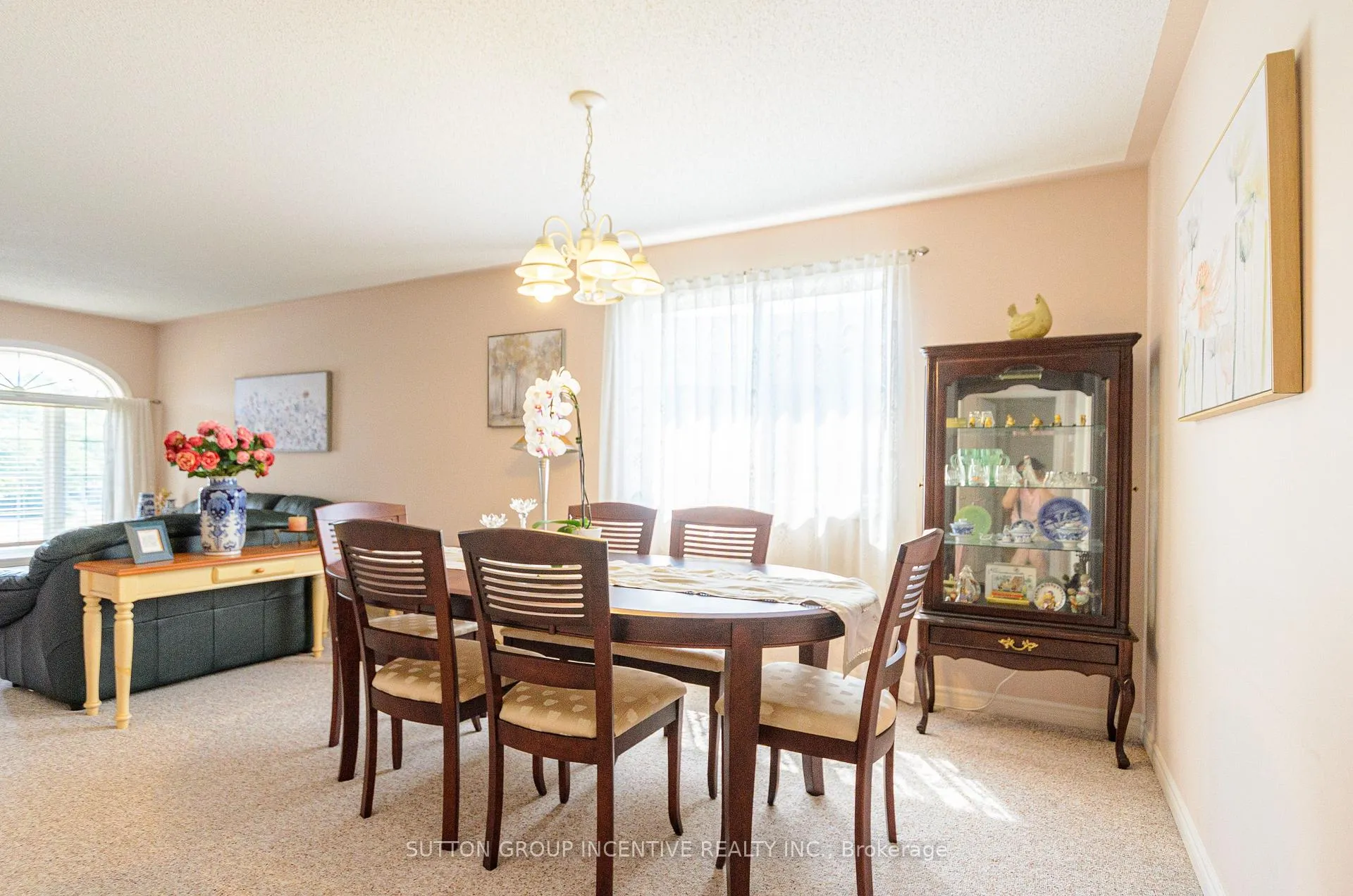 Photo 10 of 6 Brown Wood Drive, Barrie, Little Lake — HOMEH